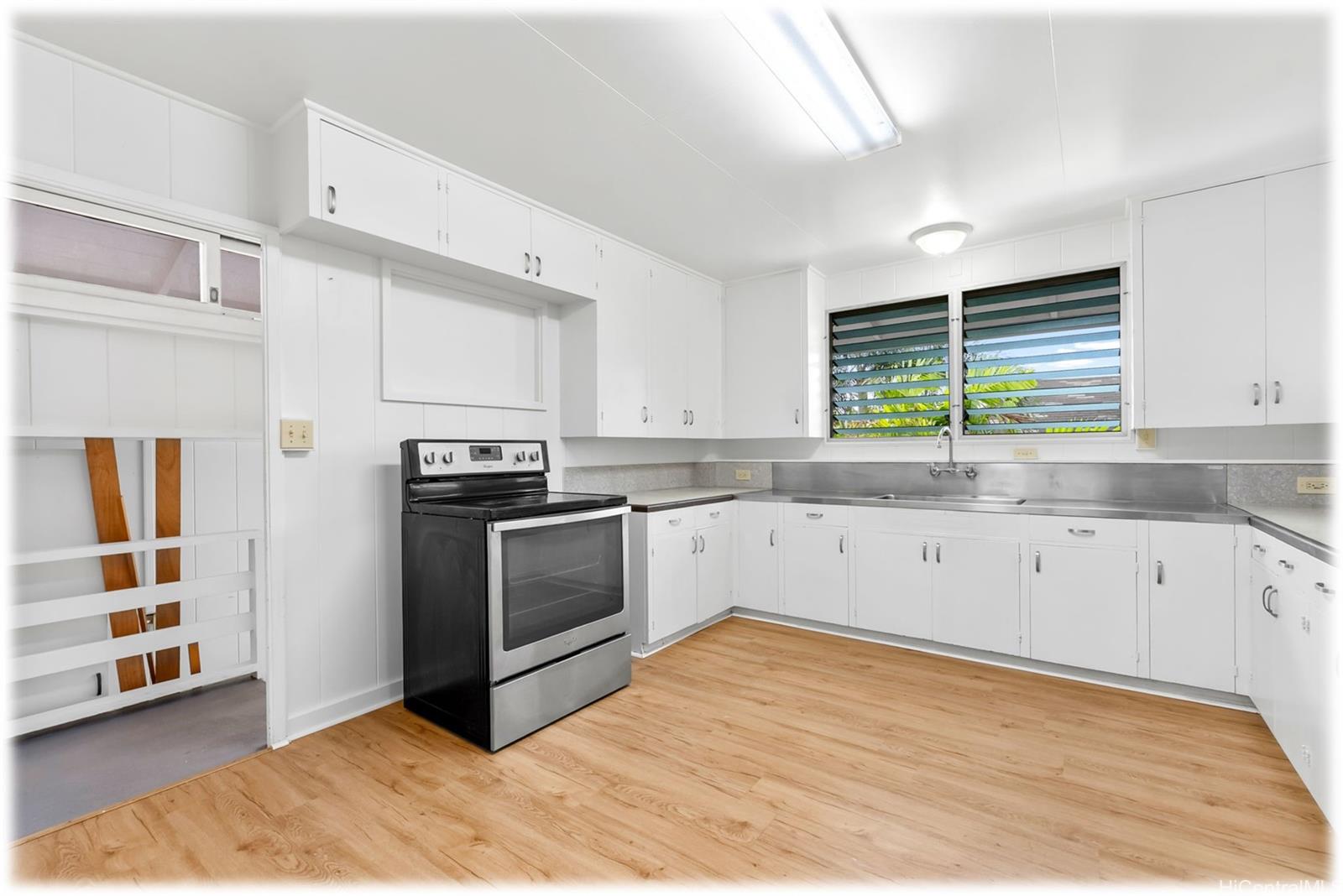 2027  Hillcrest Street Kamehameha Heights, Honolulu home - photo 7 of 23