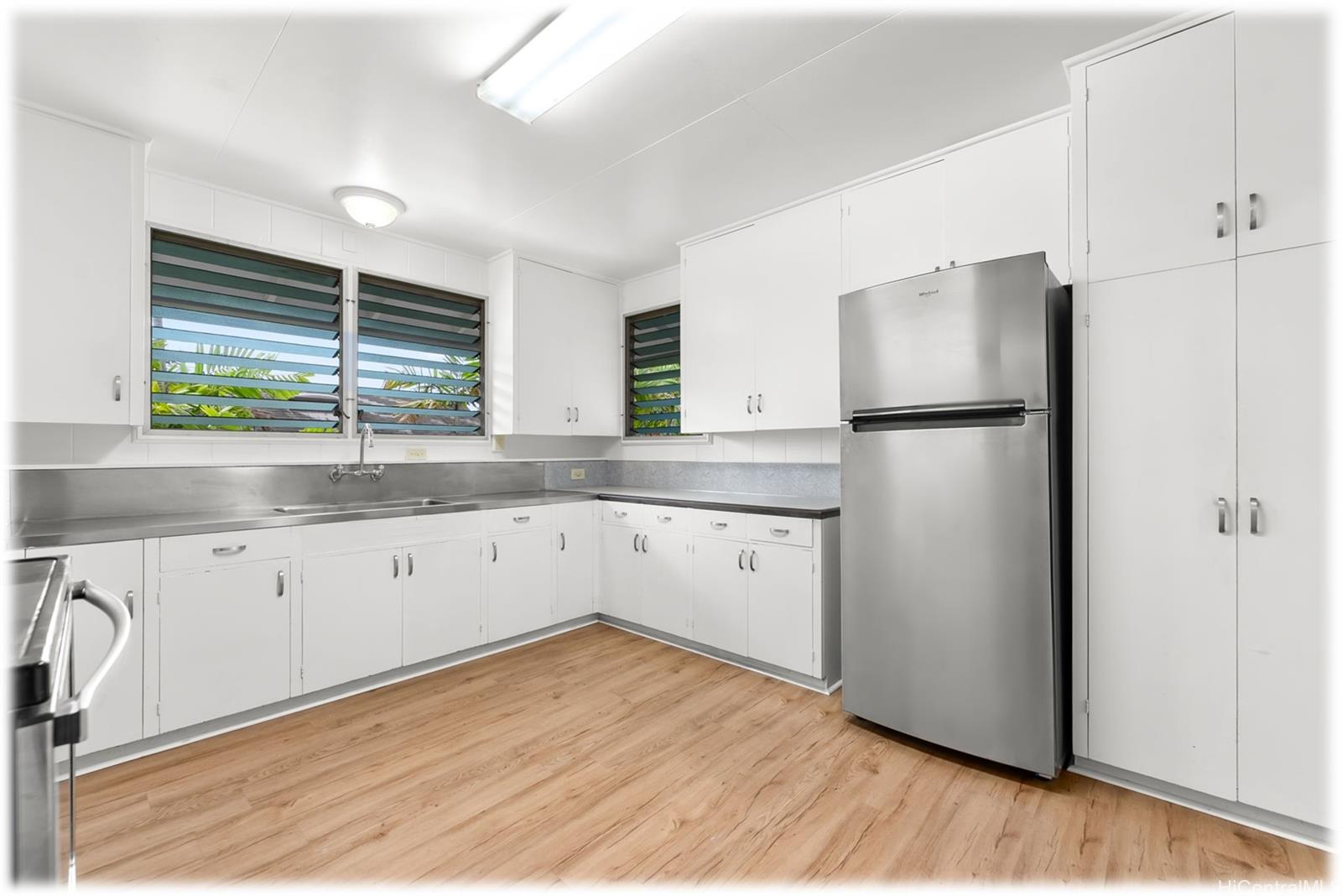 2027  Hillcrest Street Kamehameha Heights, Honolulu home - photo 8 of 23