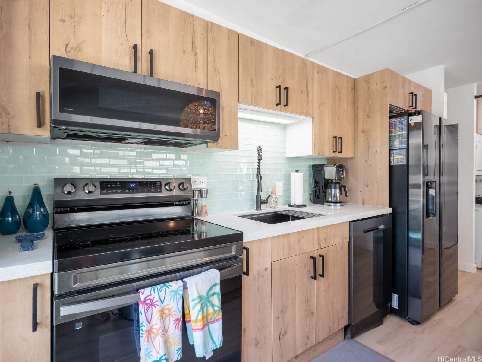 Ala Wai Mansion condo # 304, Honolulu, Hawaii - photo 3 of 25