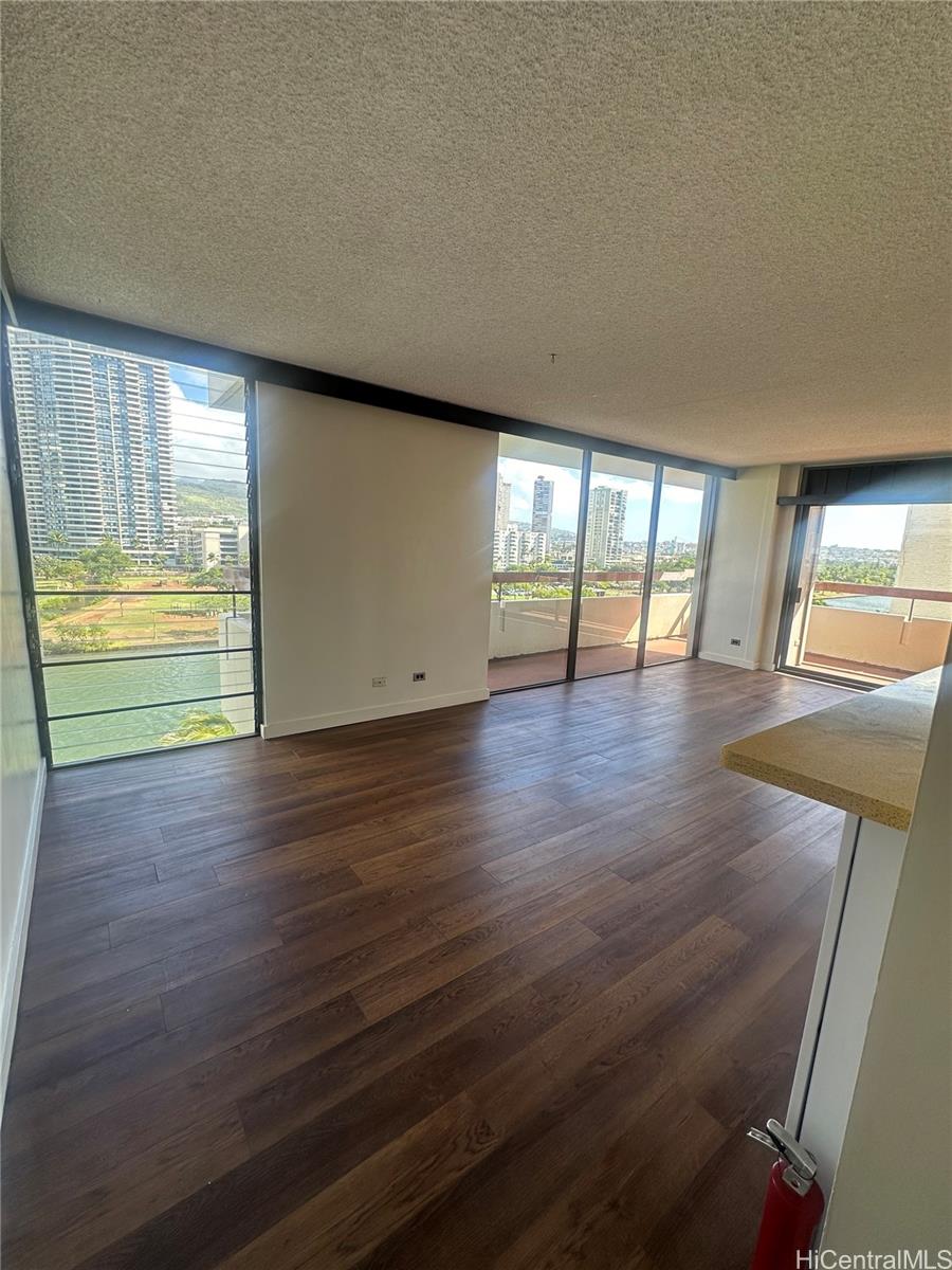 2029 Ala Wai Blvd Honolulu - Rental - photo 5 of 15