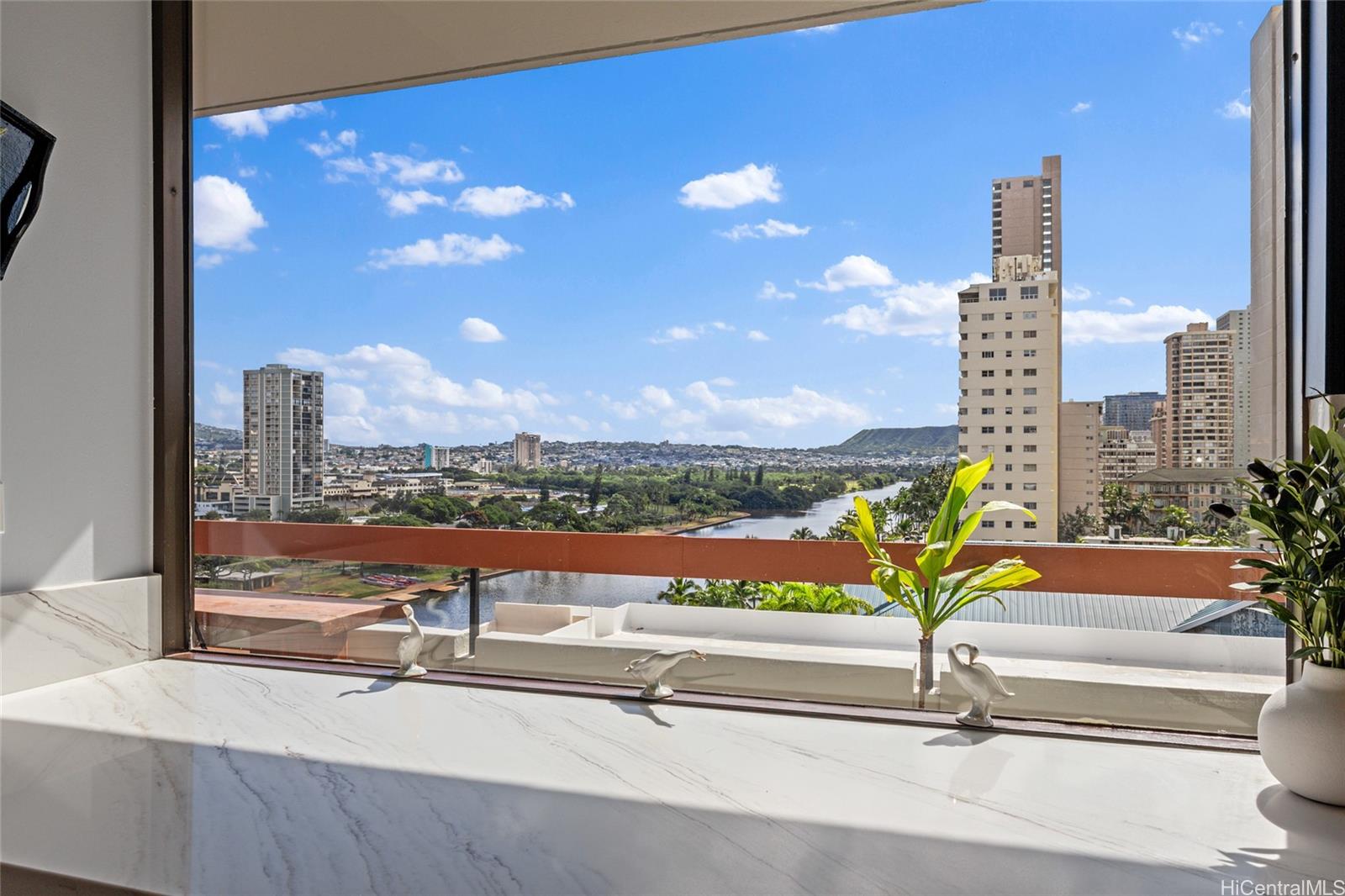 Ala Wai Mansion condo # PH2, Honolulu, Hawaii - photo 4 of 25