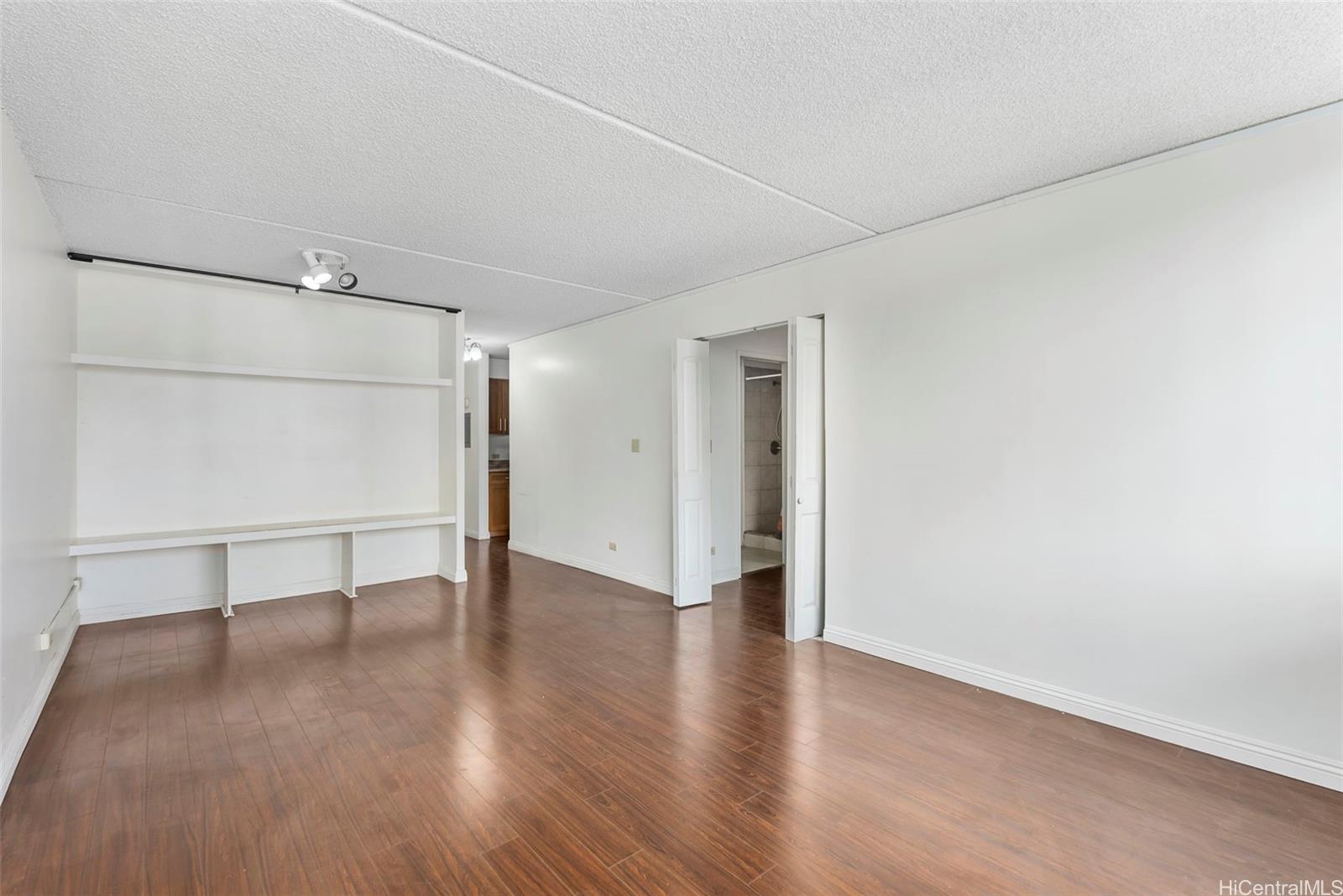 Sakura condo # 1105, Honolulu, Hawaii - photo 4 of 16