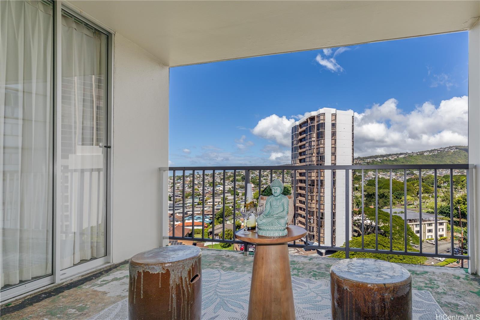 Sakura condo # 1609, Honolulu, Hawaii - photo 2 of 12