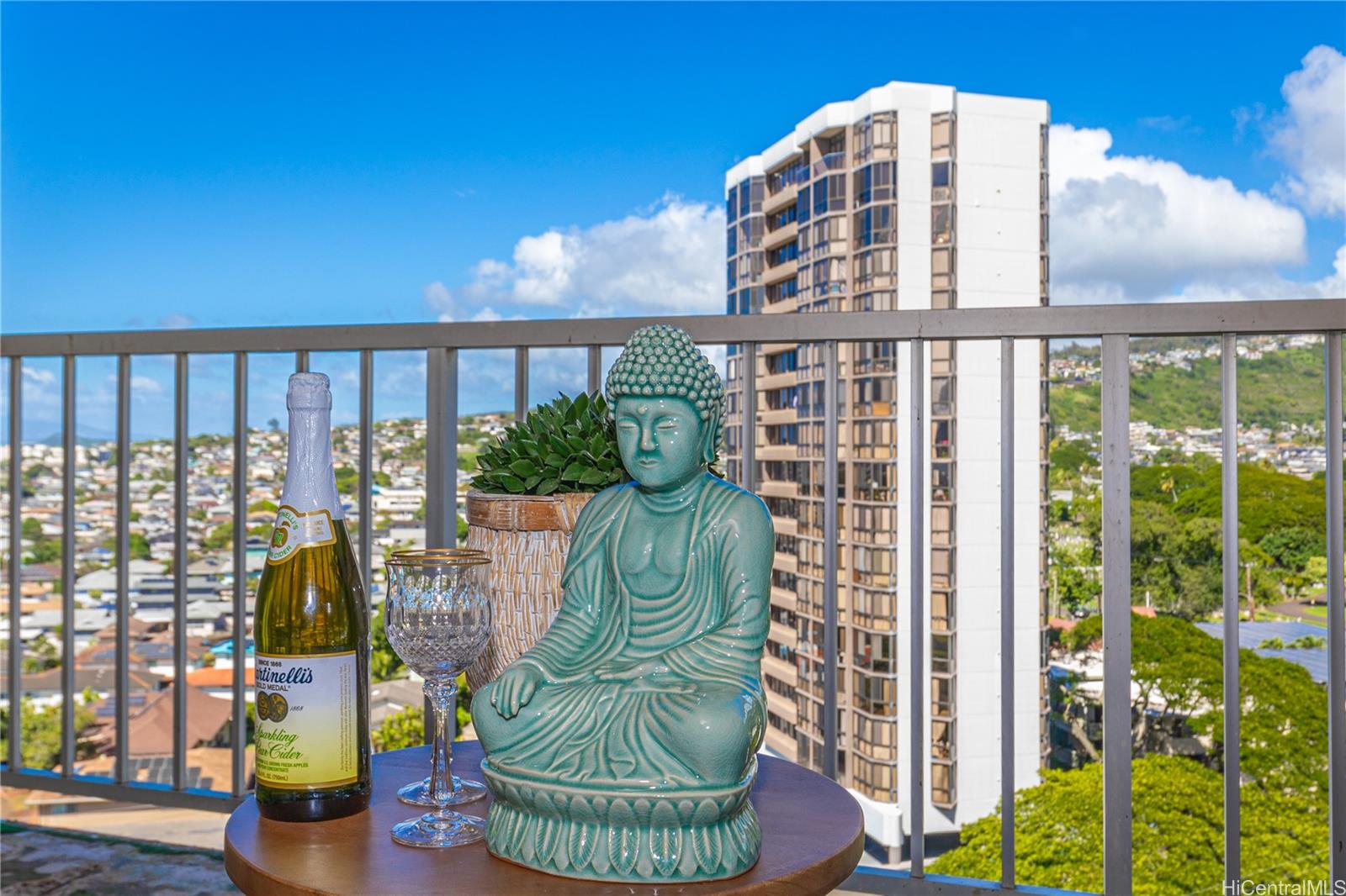 Sakura condo # 1609, Honolulu, Hawaii - photo 4 of 12