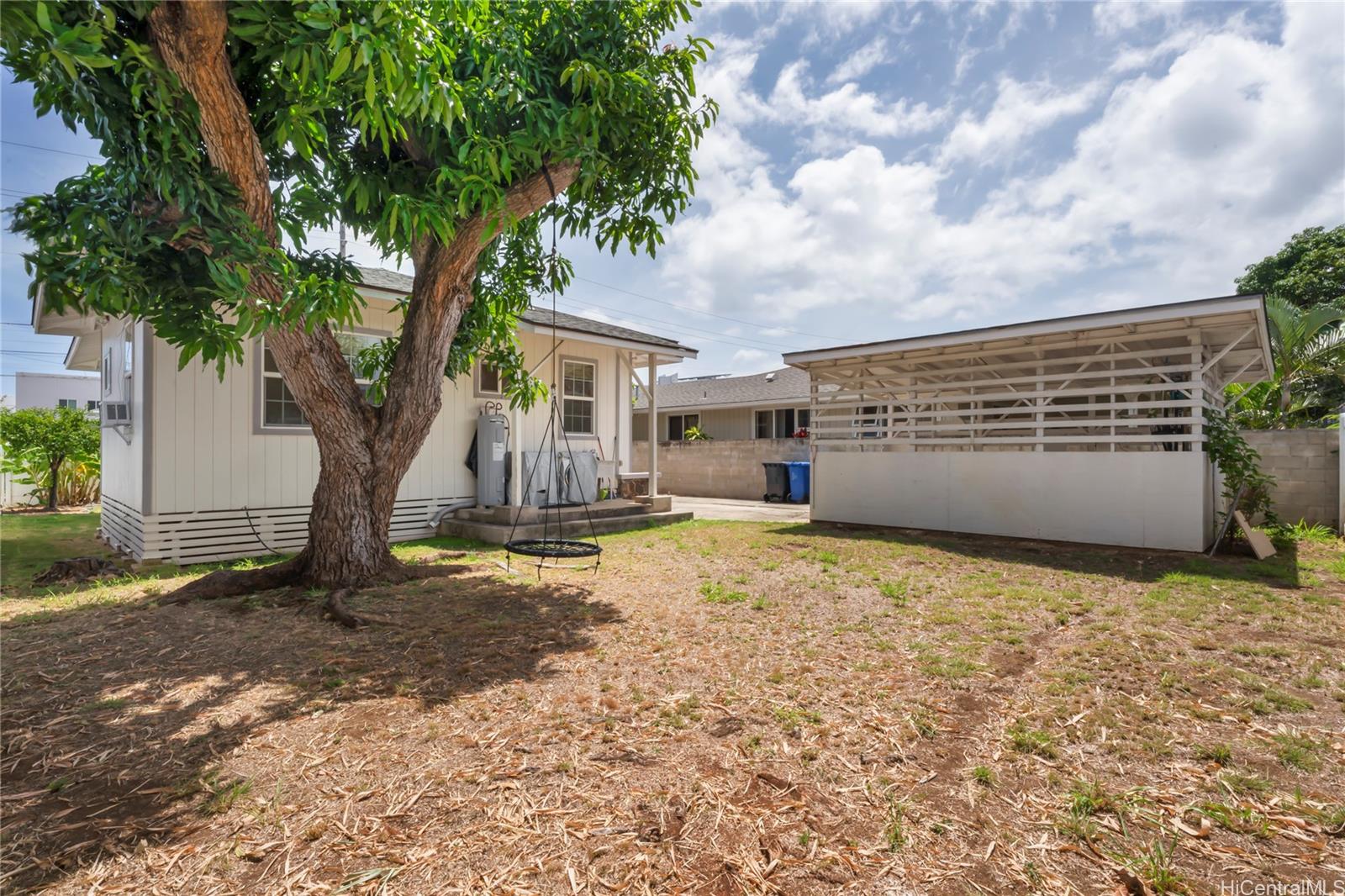 2032  Coyne St Moiliili, Honolulu home - photo 21 of 25