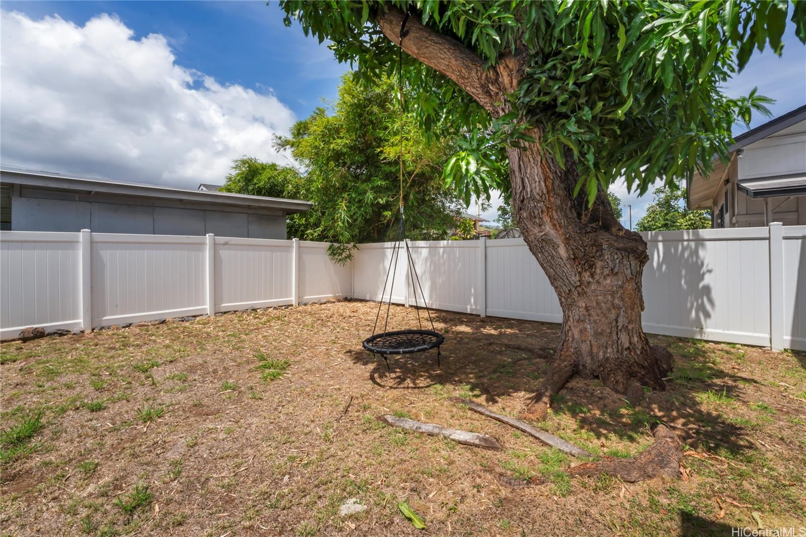 2032  Coyne St Moiliili, Honolulu home - photo 22 of 25