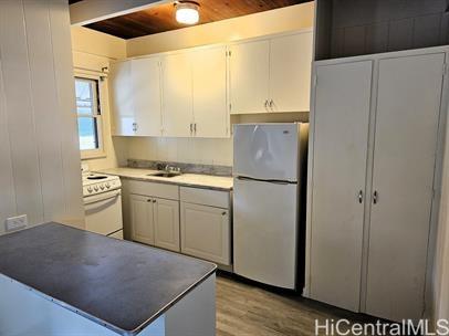 2032 Kapiolani Blvd Honolulu - Multi-family - photo 7 of 21