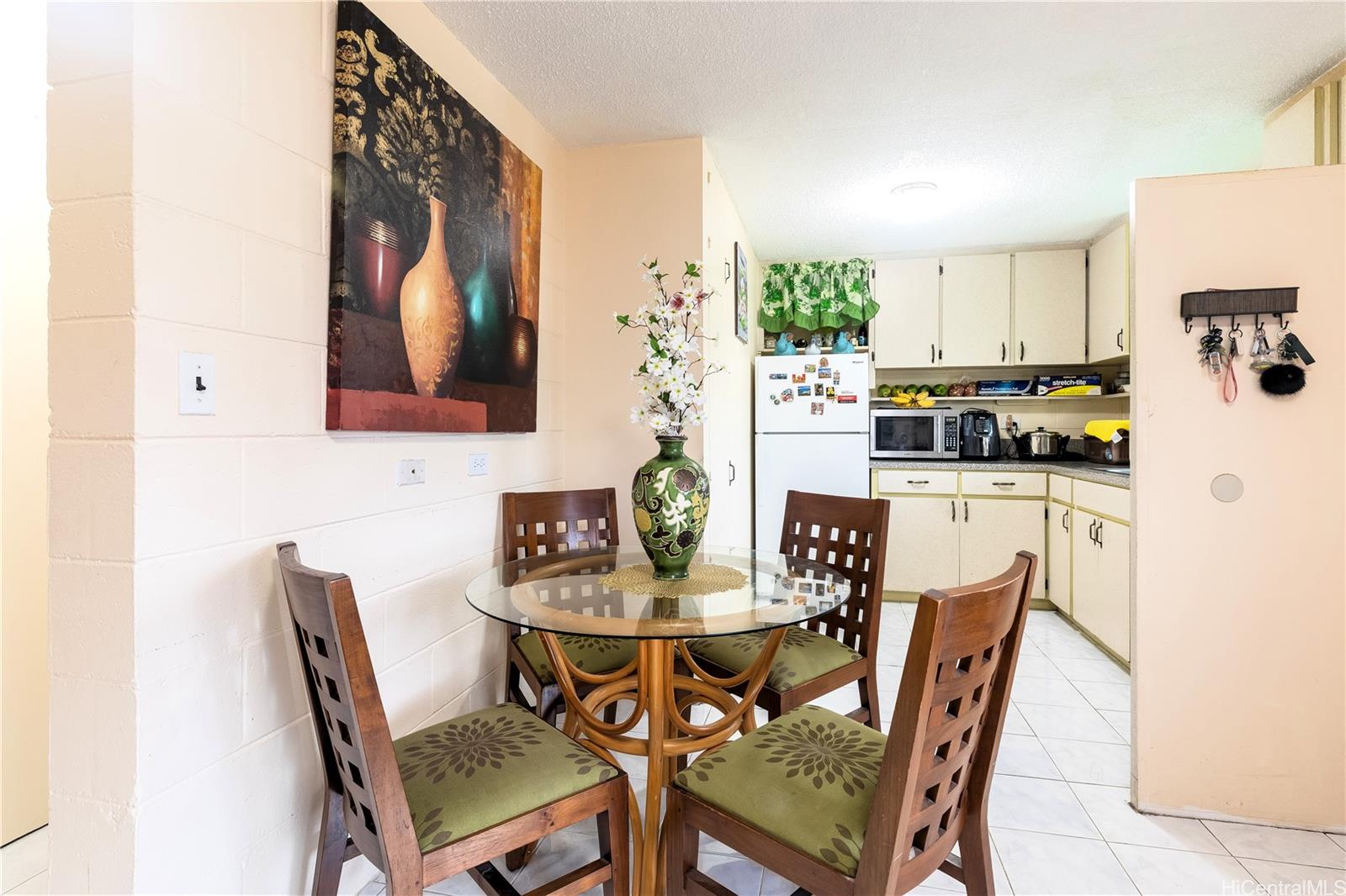 Kalihi Gardens condo # B314, Honolulu, Hawaii - photo 3 of 13
