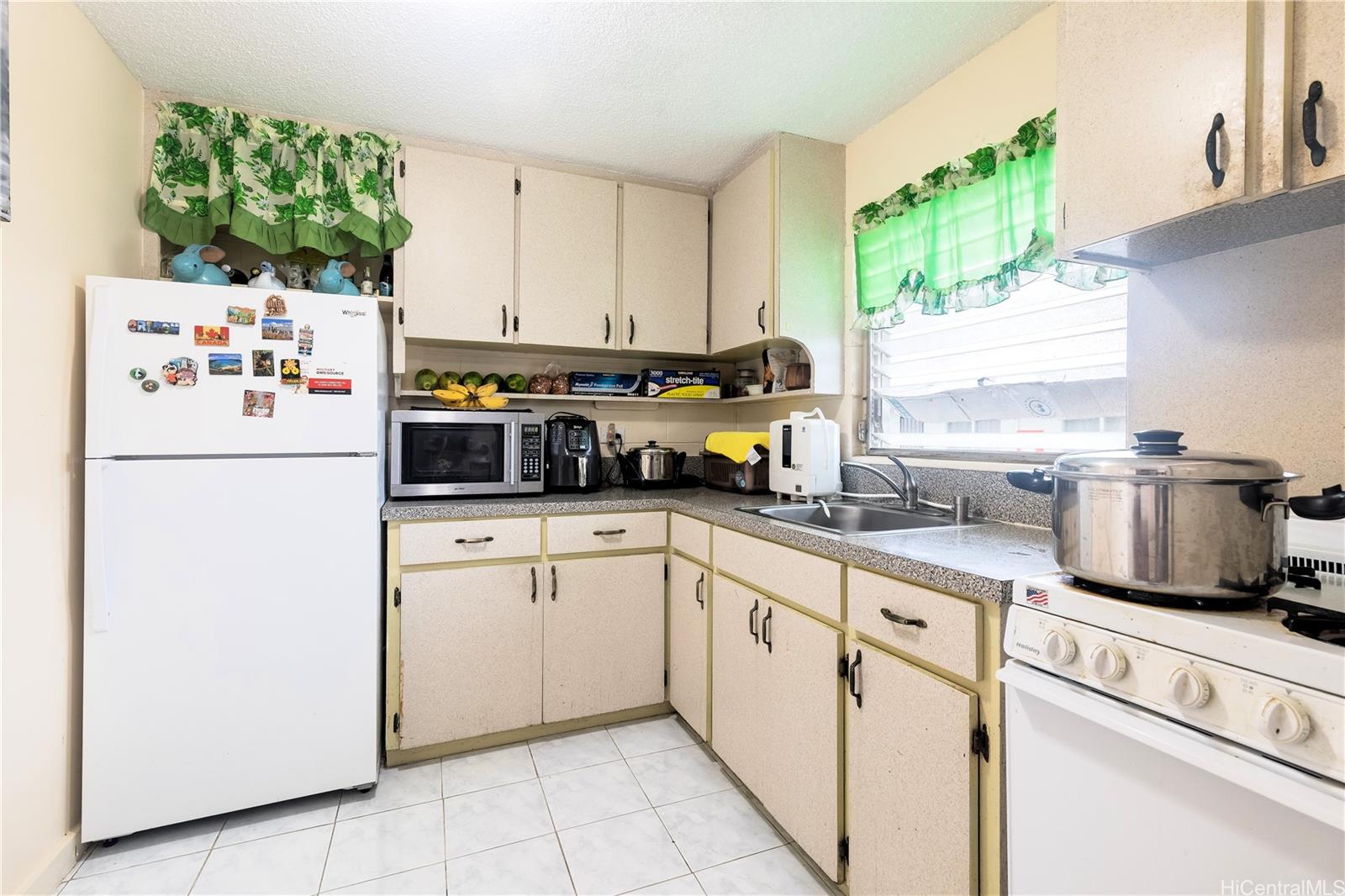 Kalihi Gardens condo # B314, Honolulu, Hawaii - photo 4 of 13