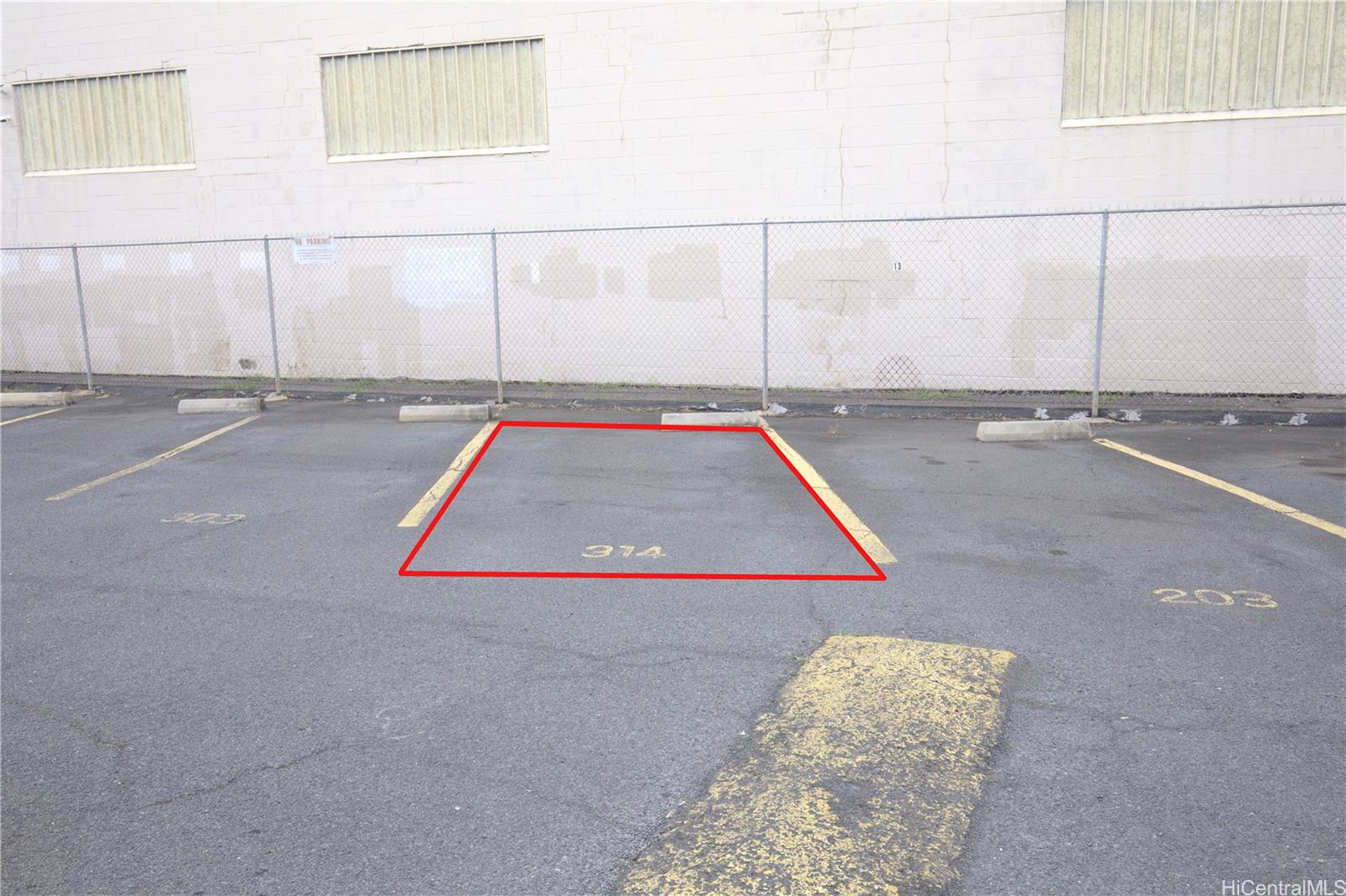 Kalihi Gardens condo # B314, Honolulu, Hawaii - photo 11 of 13