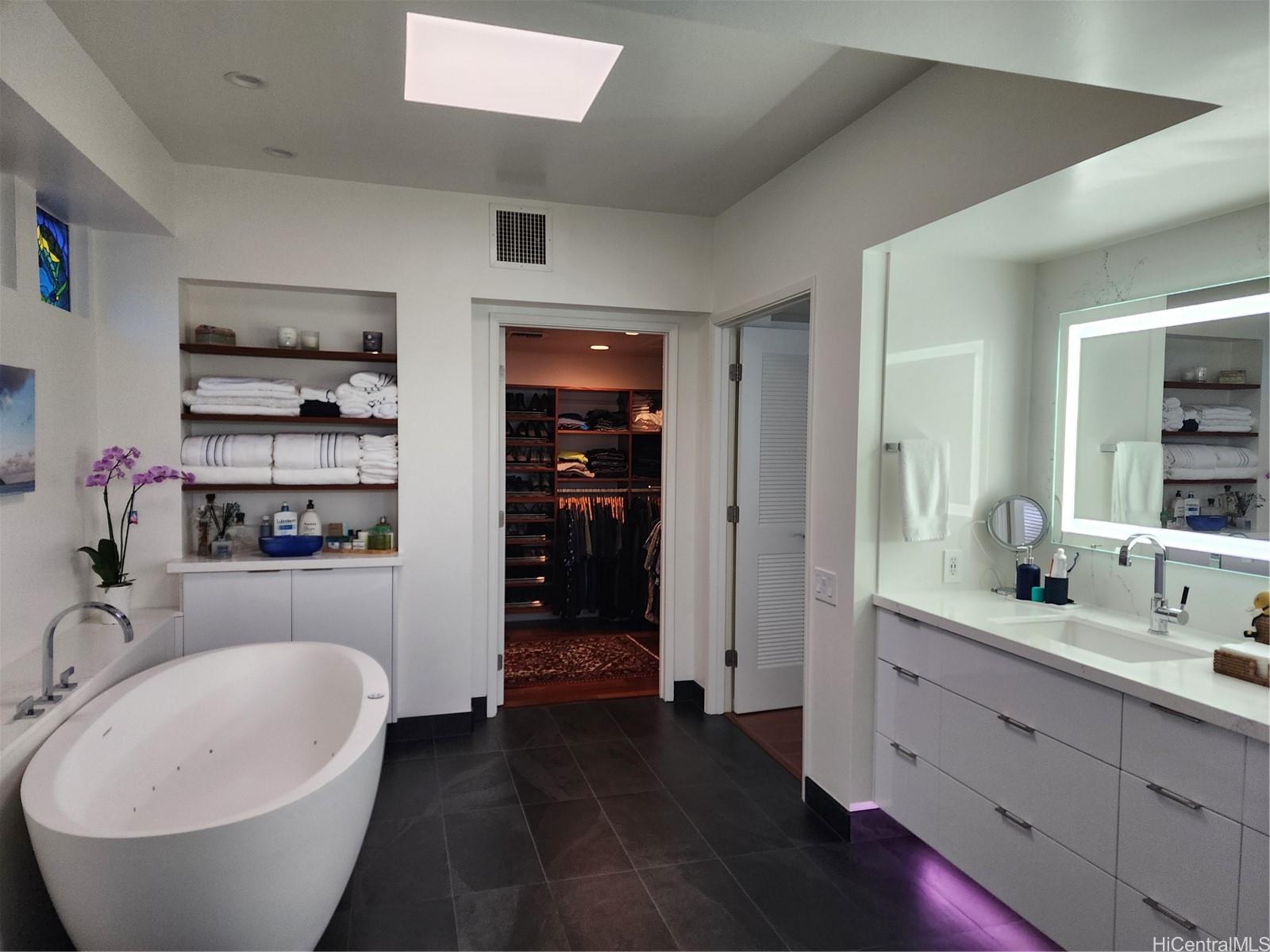 2039  Laukahi Street Waialae Iki, Diamond Head home - photo 14 of 24