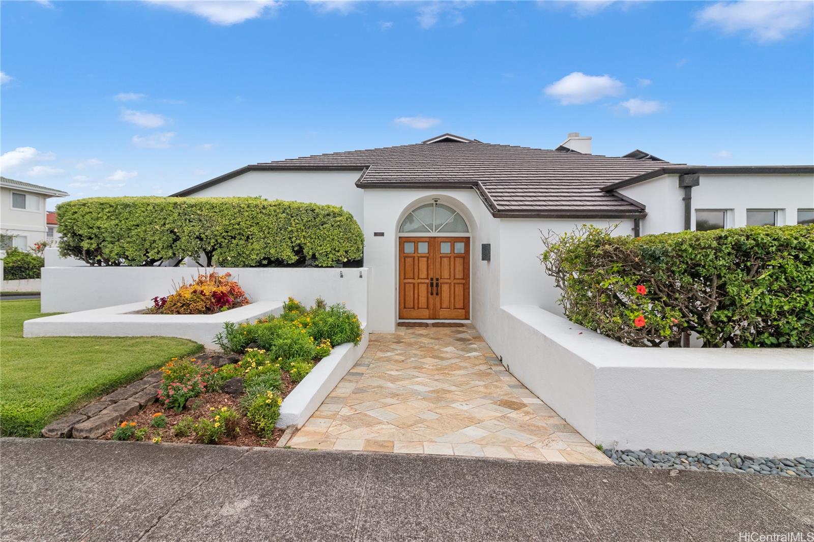 2039  Laukahi Street Waialae Iki, Diamond Head home - photo 3 of 24