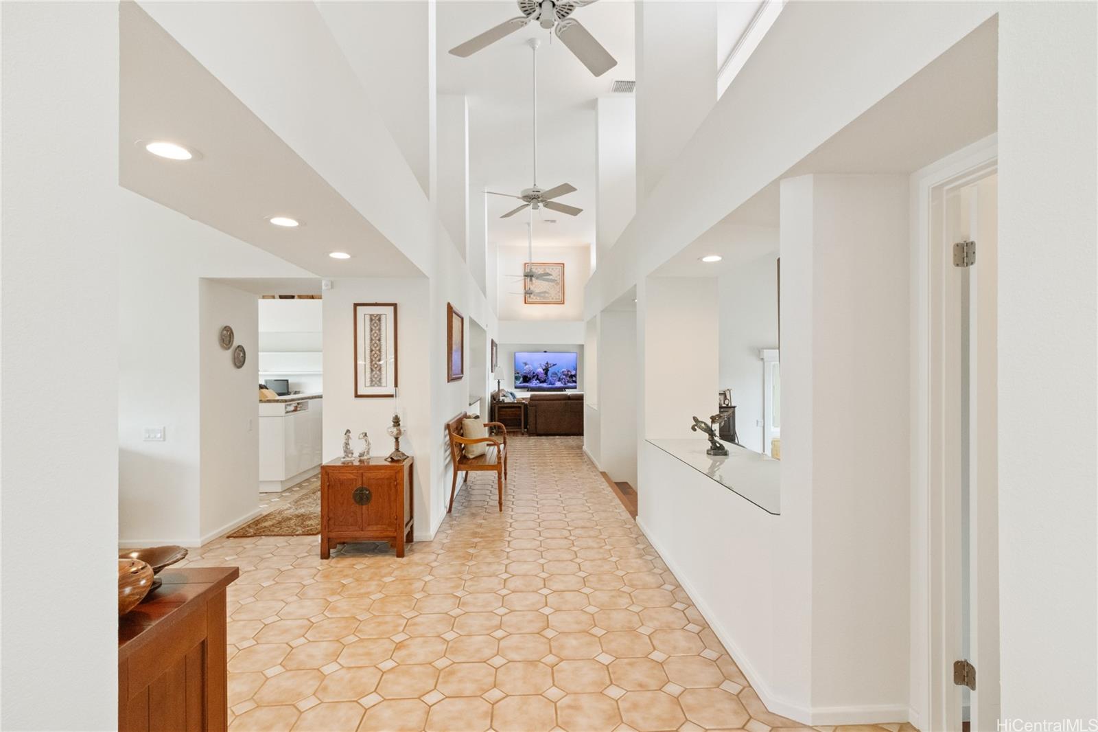 2039  Laukahi Street Waialae Iki, Diamond Head home - photo 6 of 24