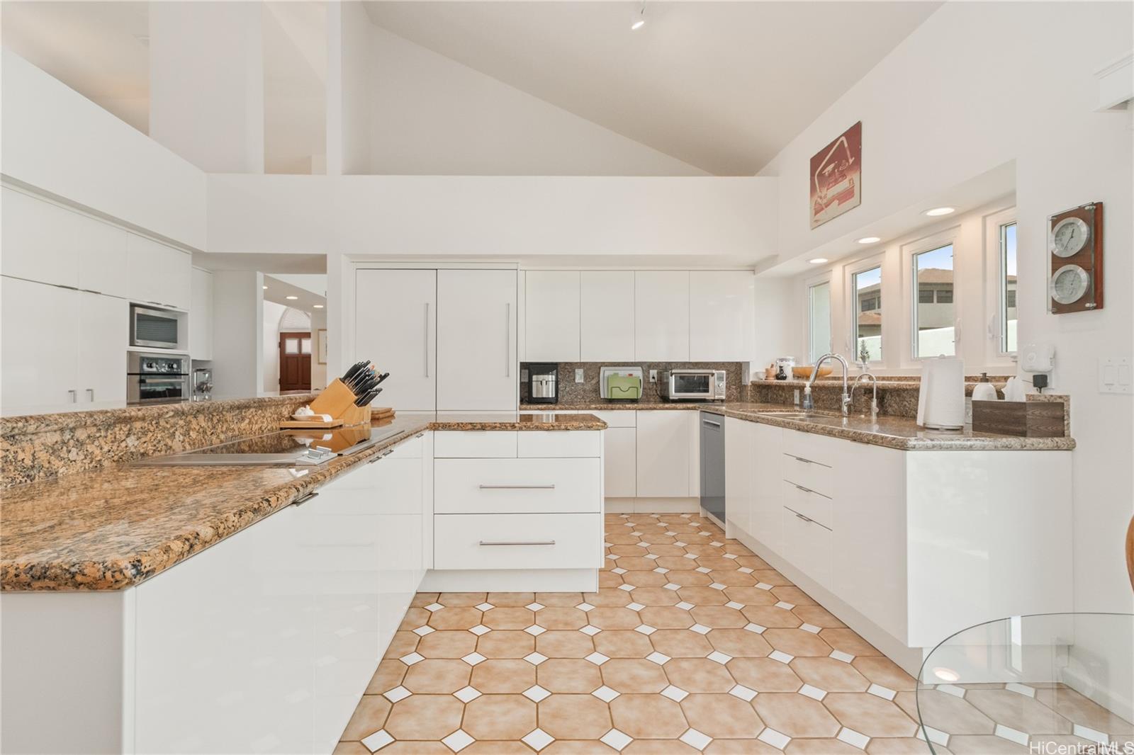 2039  Laukahi Street Waialae Iki, Diamond Head home - photo 8 of 24