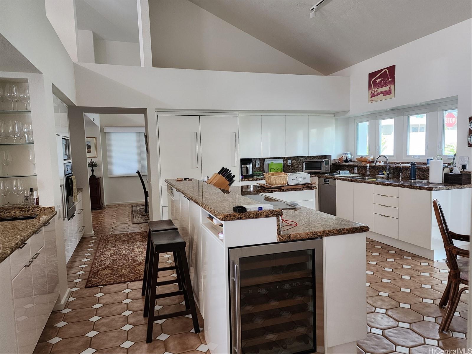 2039  Laukahi Street Waialae Iki, Diamond Head home - photo 9 of 24