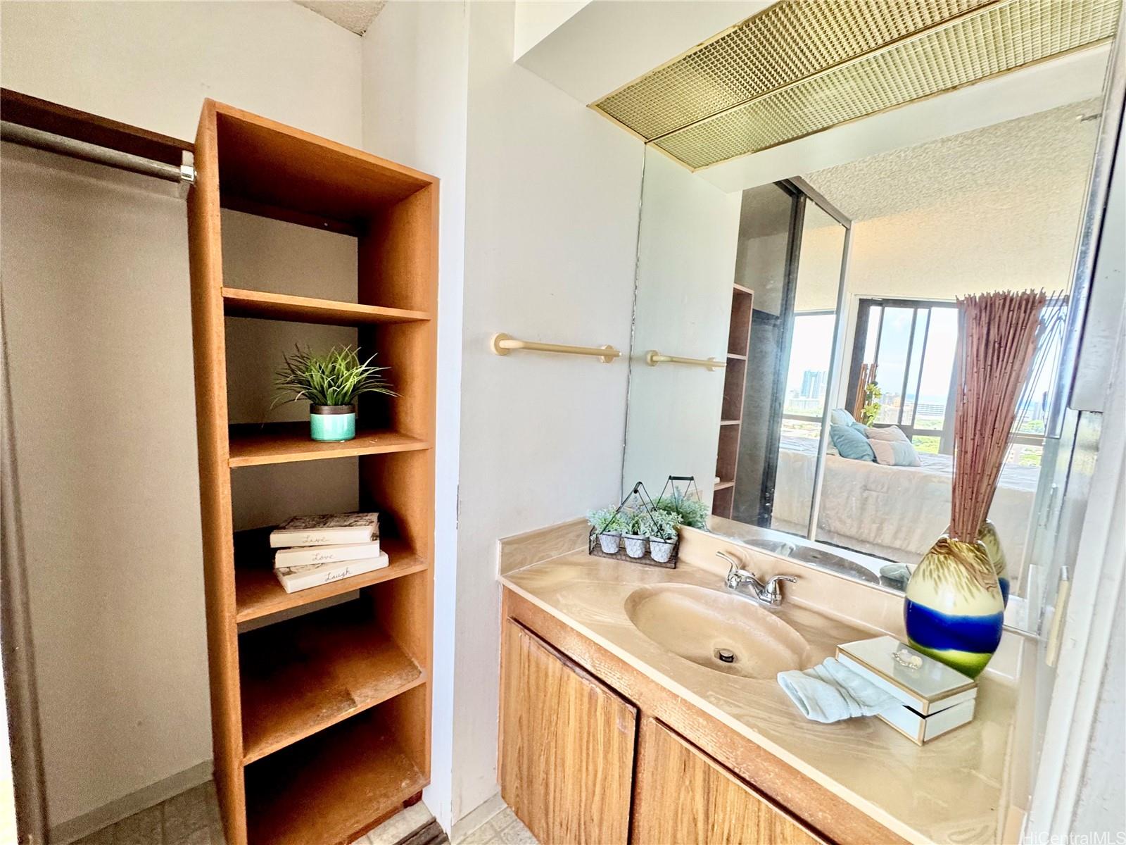 2040 Nuuanu condo # 1602, Honolulu, Hawaii - photo 11 of 16