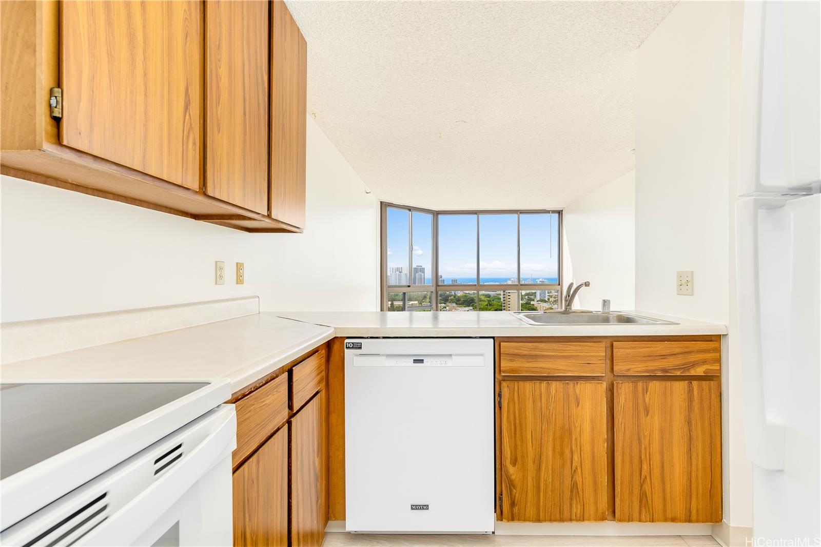 2040 Nuuanu condo # 1702, Honolulu, Hawaii - photo 11 of 25