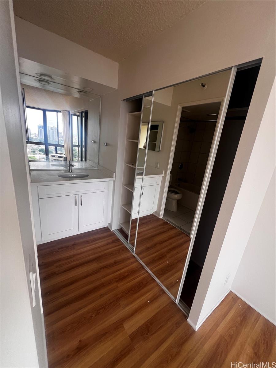 2040 Nuuanu Ave Honolulu - Rental - photo 16 of 25