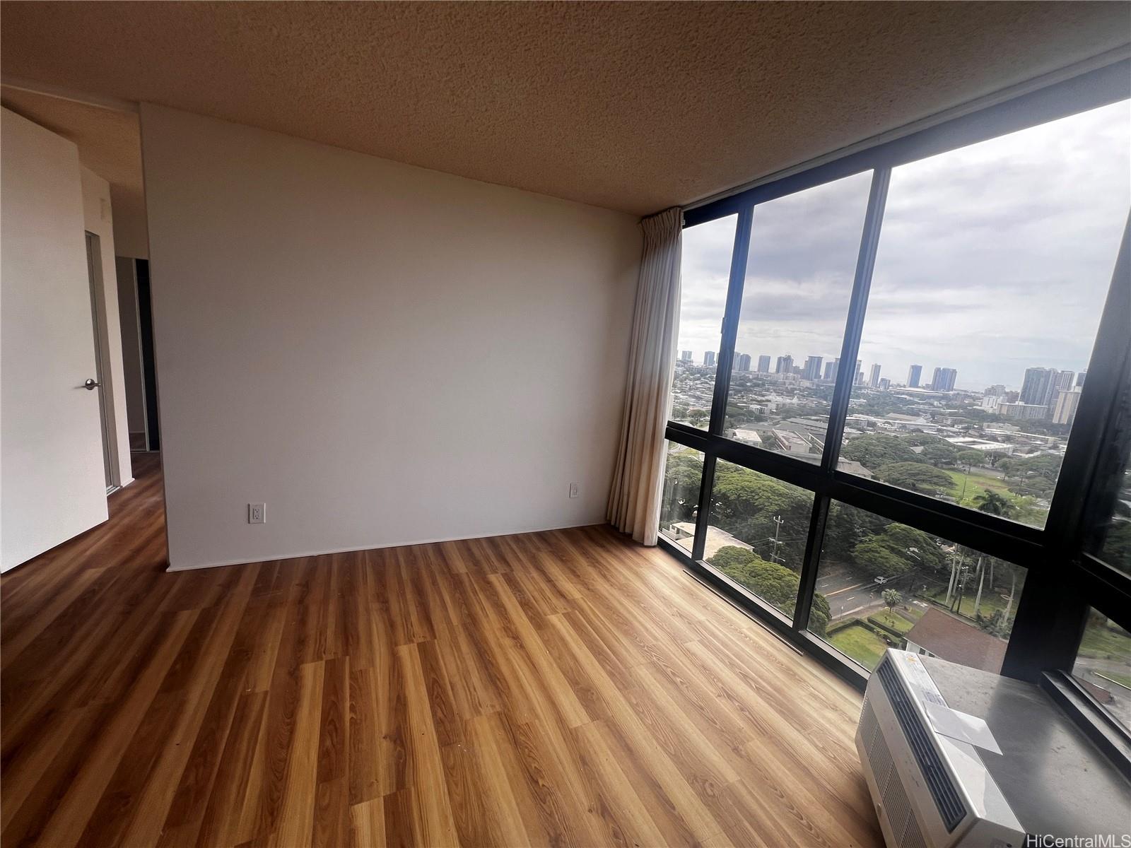 2040 Nuuanu Ave Honolulu - Rental - photo 4 of 25