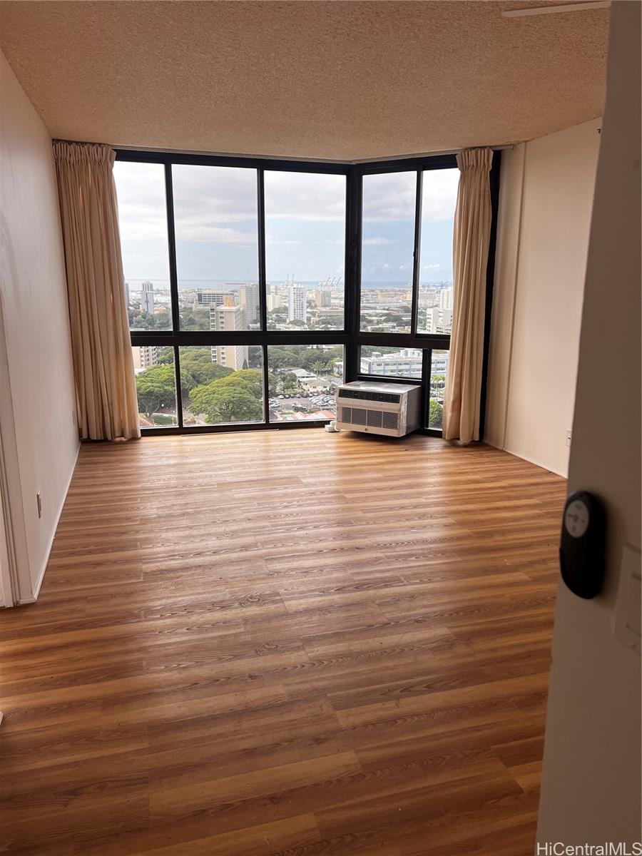 2040 Nuuanu Ave Honolulu - Rental - photo 6 of 25