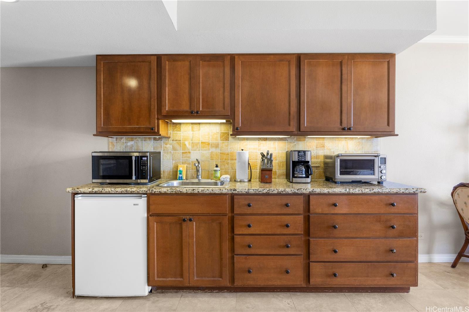 Luana Waikiki condo # 1412, Honolulu, Hawaii - photo 11 of 25