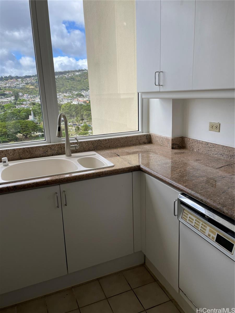 Nuuanu Parkside condo # 1903, Honolulu, Hawaii - photo 14 of 19