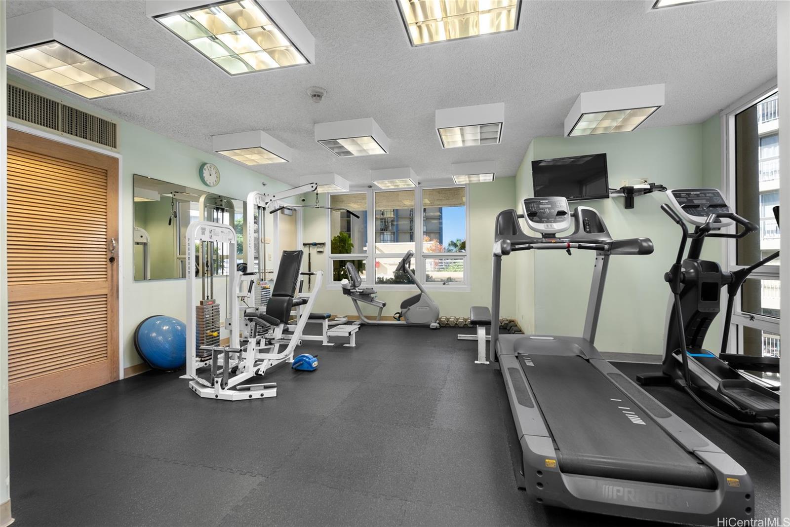 Nuuanu Parkside condo # 501, Honolulu, Hawaii - photo 17 of 25