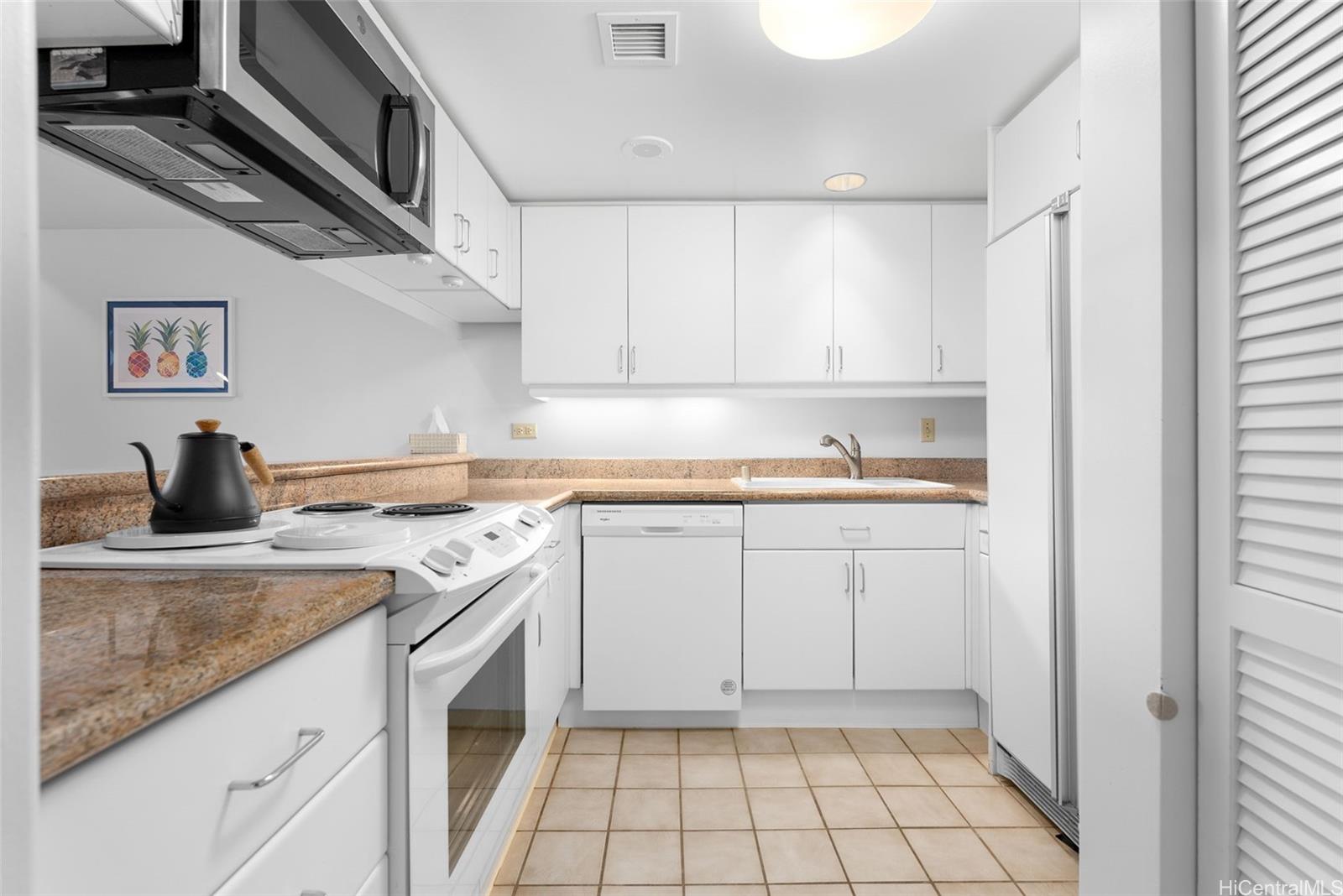 Nuuanu Parkside condo # 501, Honolulu, Hawaii - photo 5 of 25