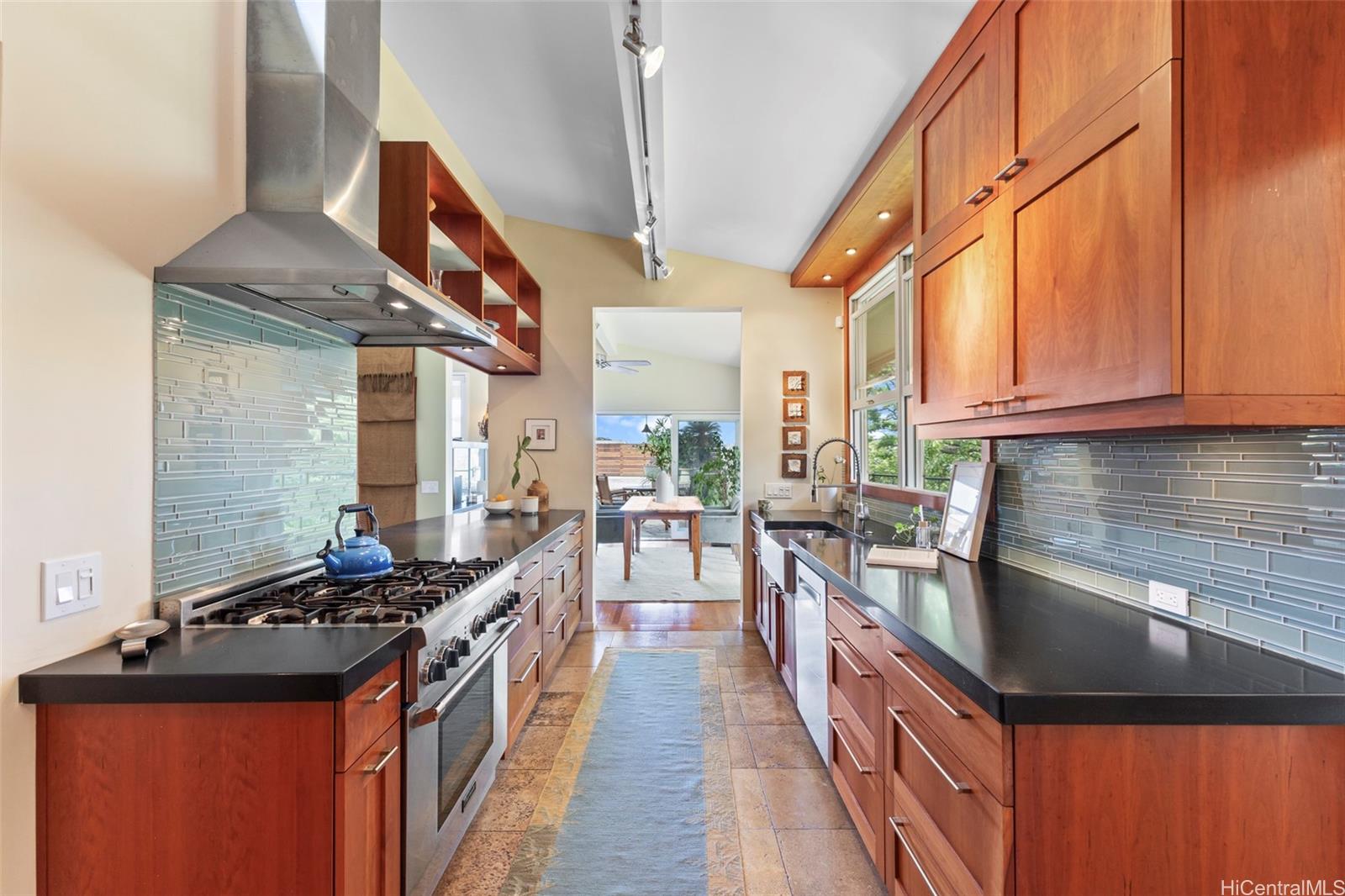 2055  Alihilani Place Ualakaa, Honolulu home - photo 8 of 24