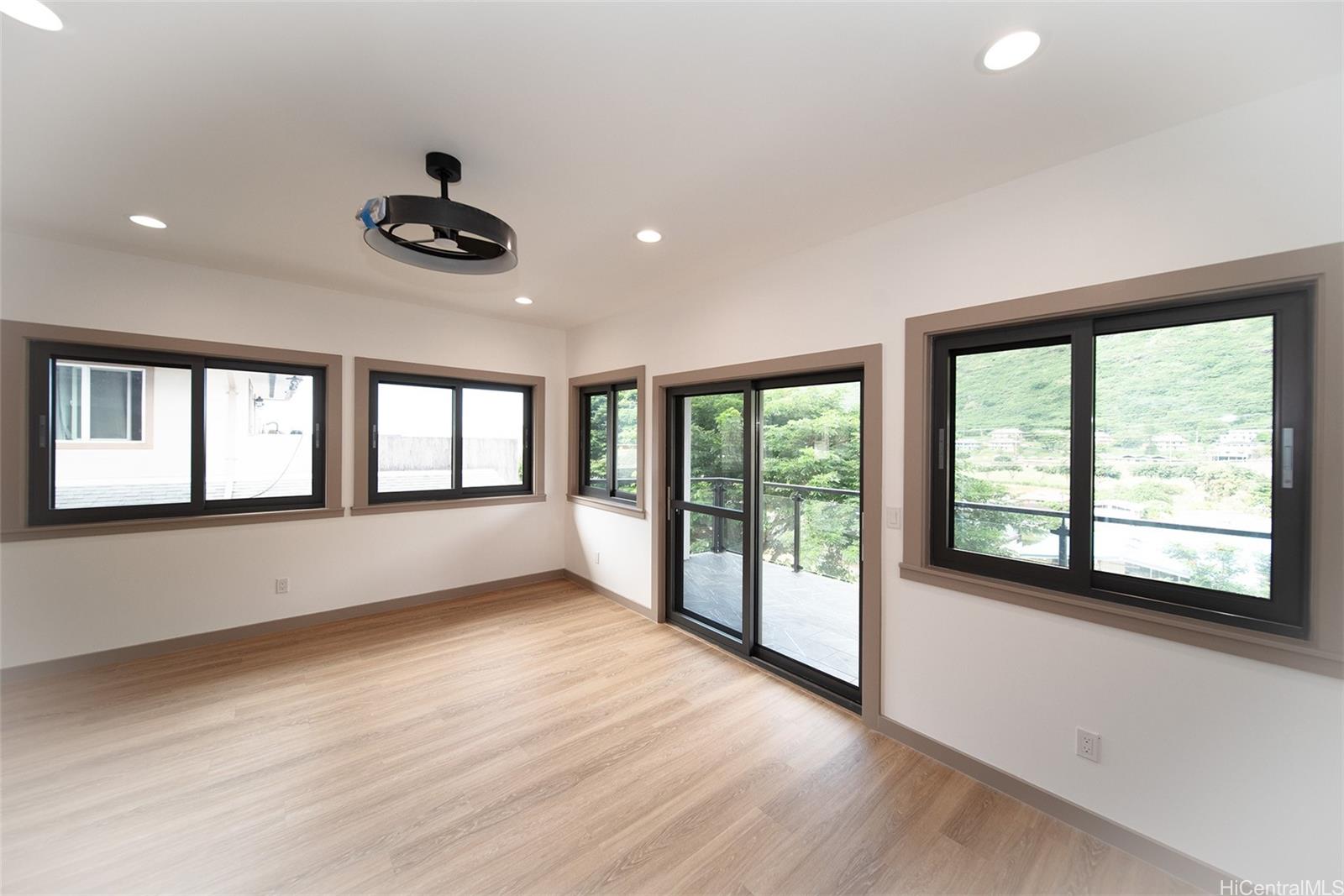 2056 10th Ave Honolulu - Rental - photo 2 of 10