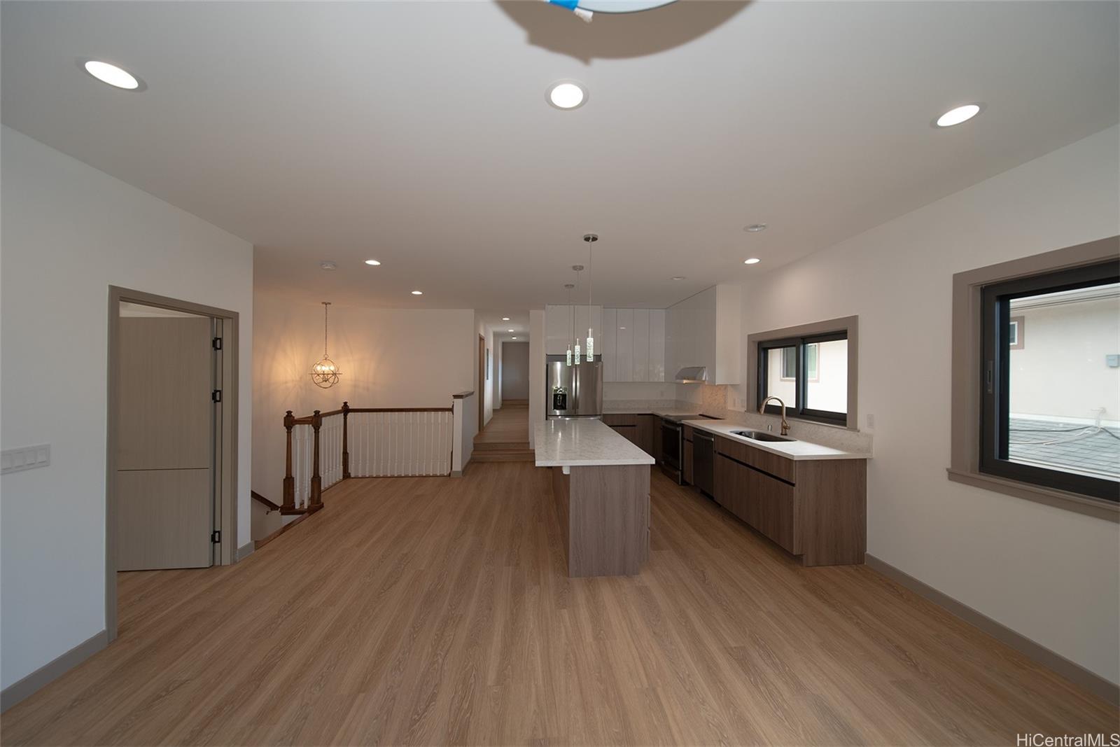 2056 10th Ave Honolulu - Rental - photo 3 of 10