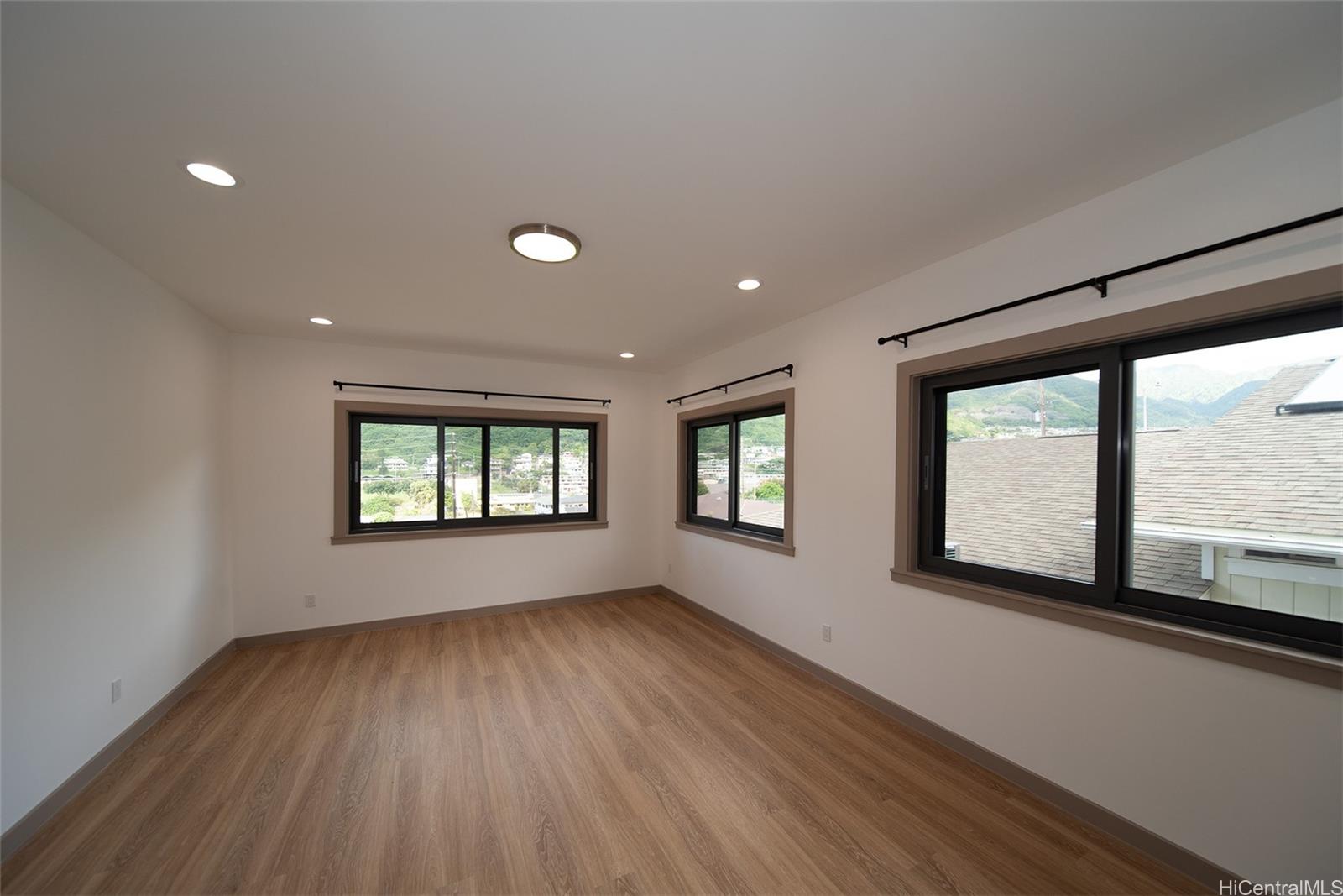 2056 10th Ave Honolulu - Rental - photo 5 of 10