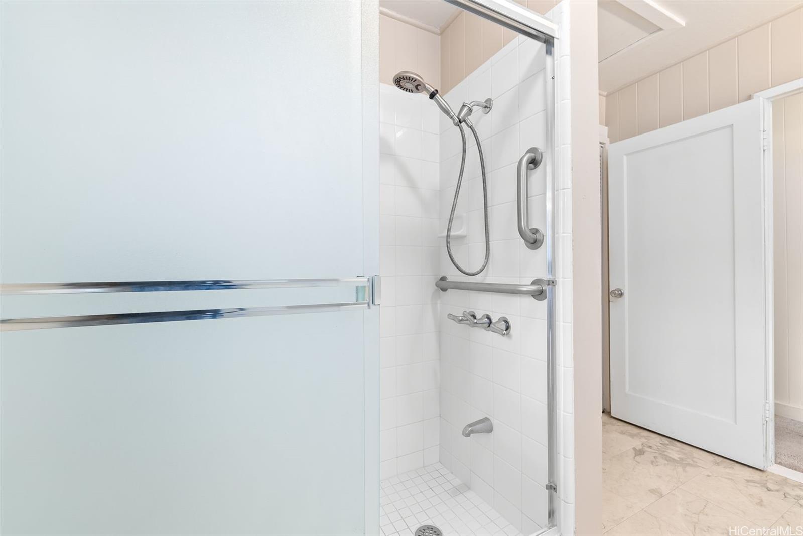 2061  10th Ave Palolo, Diamond Head home - photo 8 of 25