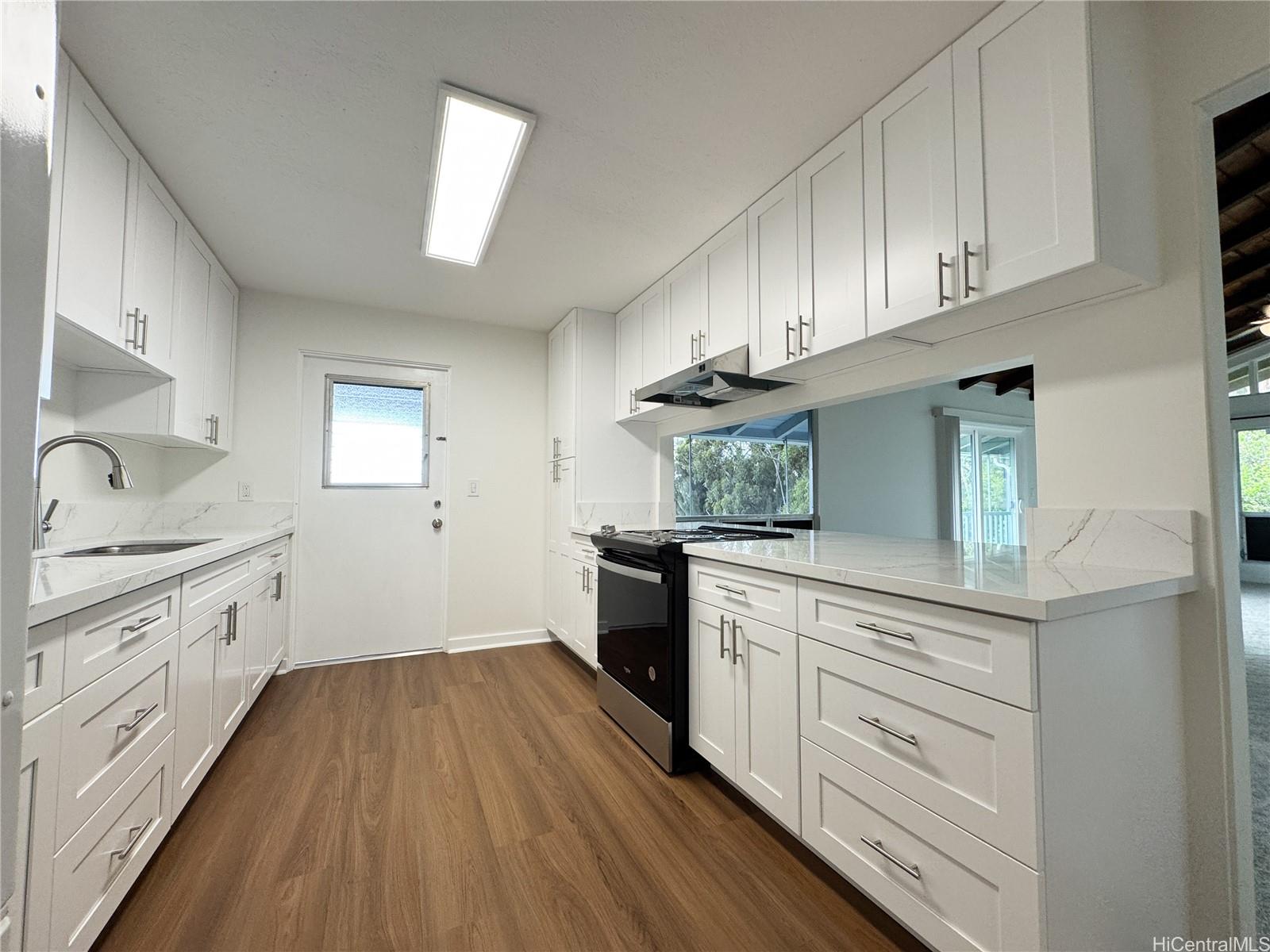 2067 Kilakila Dr Honolulu - Rental - photo 4 of 9