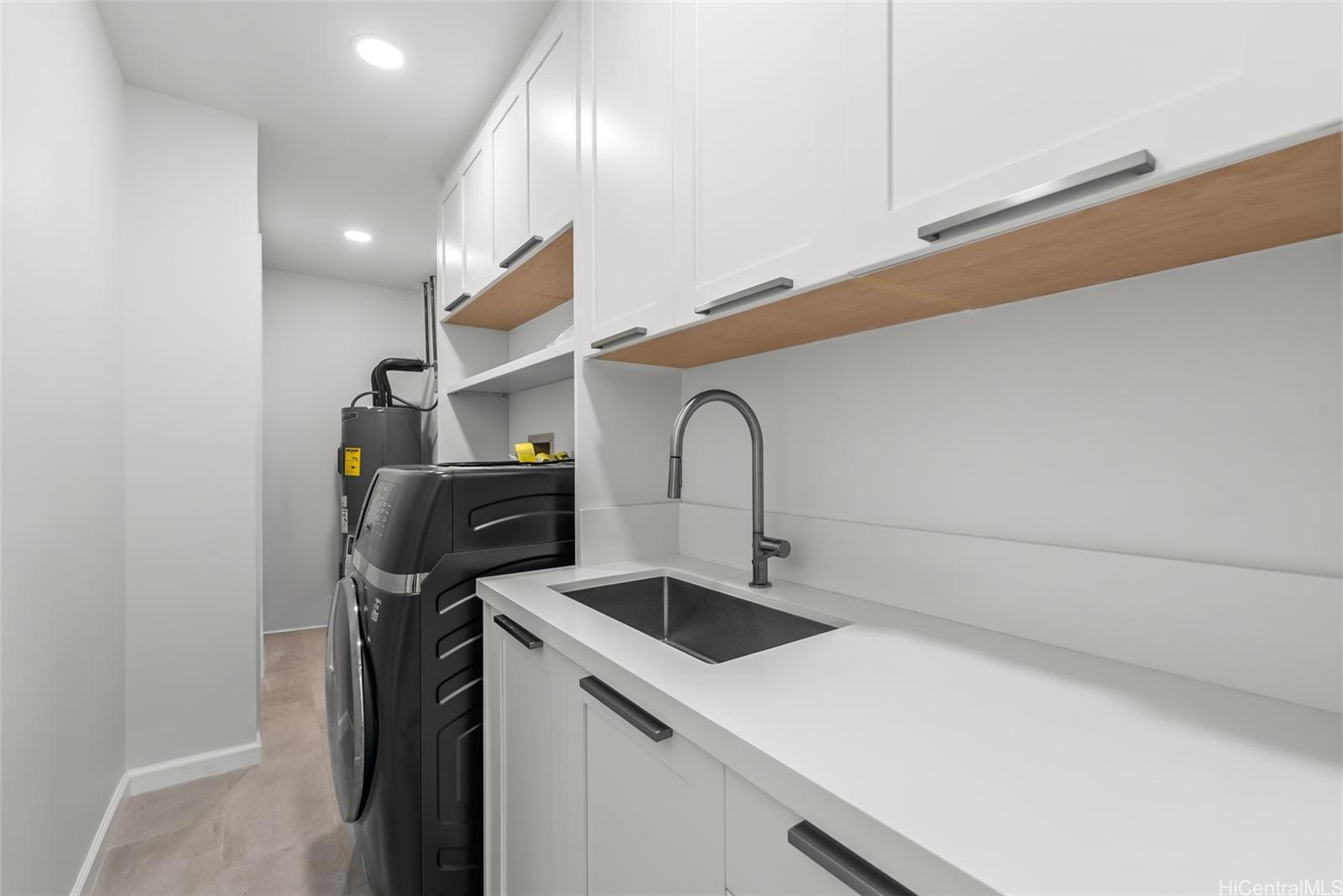 2067  Laukahi Street Waialae Iki, Diamond Head home - photo 15 of 24