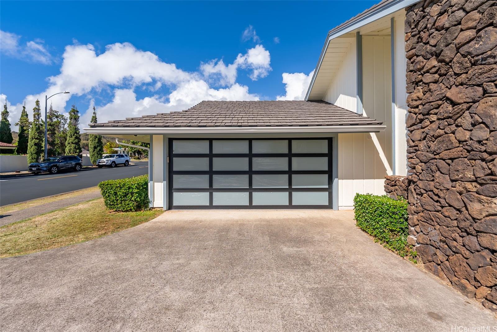 2067  Laukahi Street Waialae Iki, Diamond Head home - photo 17 of 24