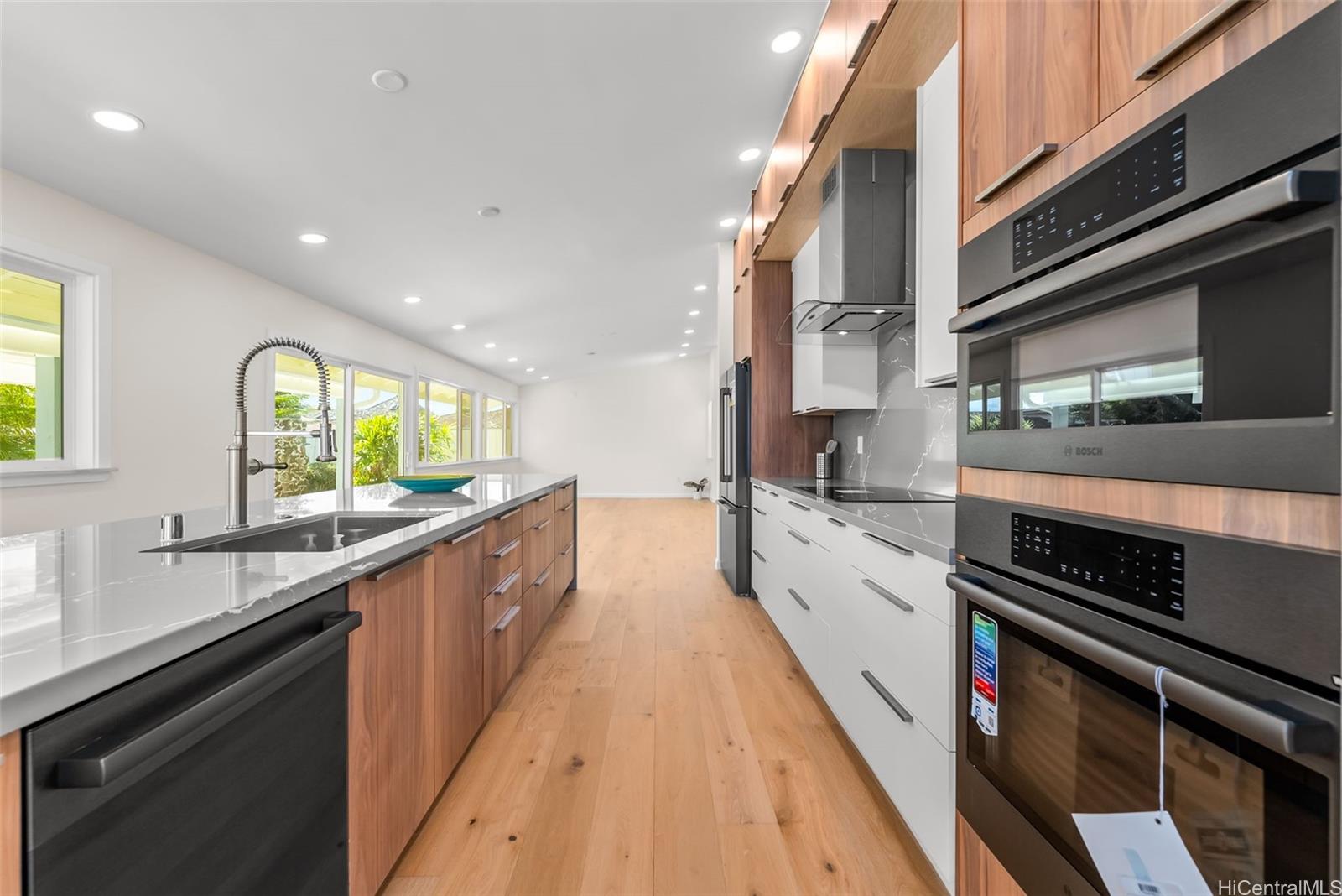 2067  Laukahi Street Waialae Iki, Diamond Head home - photo 7 of 24