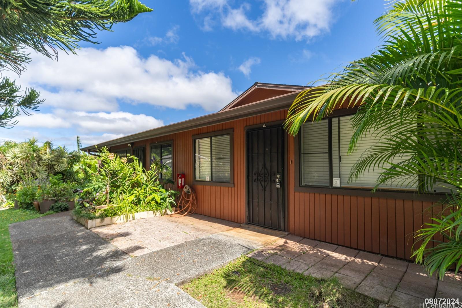 2069 California Ave Wahiawa - Rental - photo 2 of 25