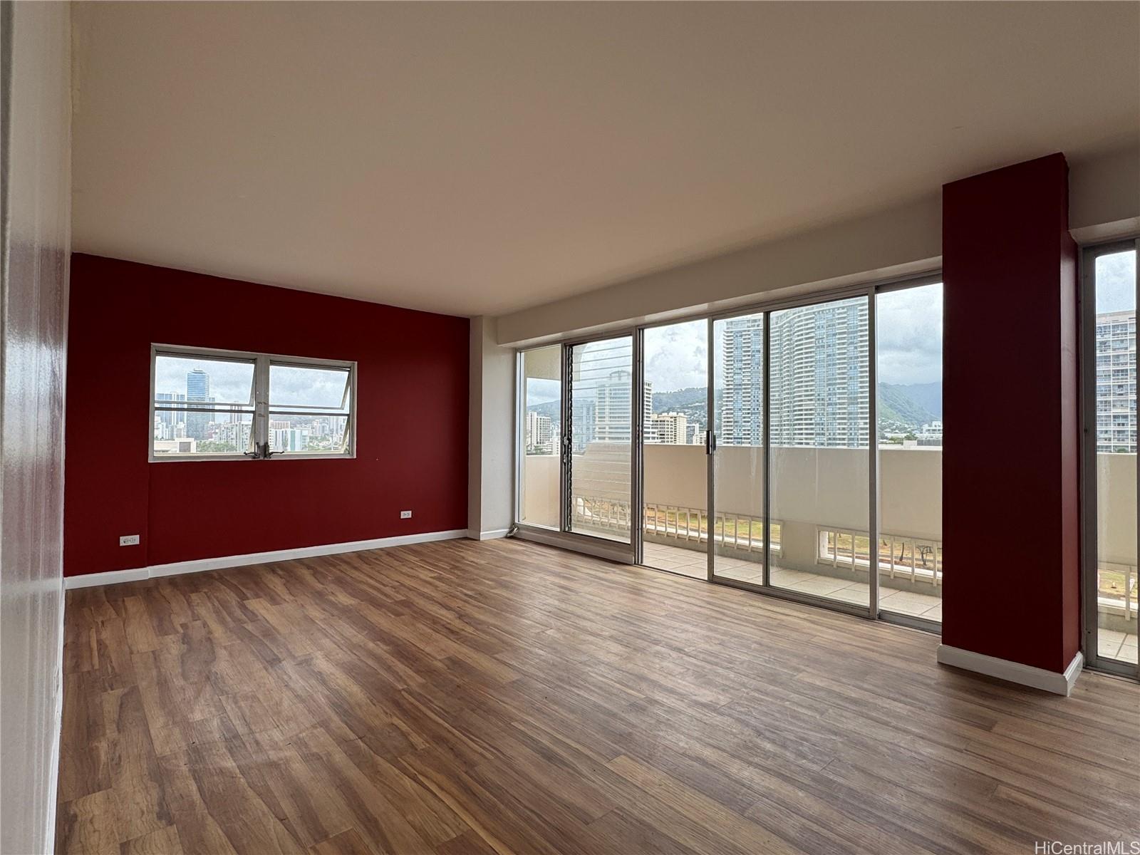 2085 Ala Wai Blvd Honolulu - Rental - photo 2 of 23