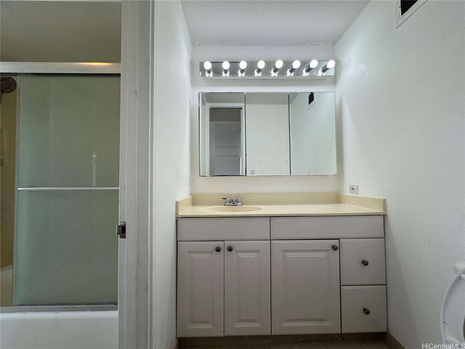 2085 Ala Wai Blvd Honolulu - Rental - photo 8 of 23