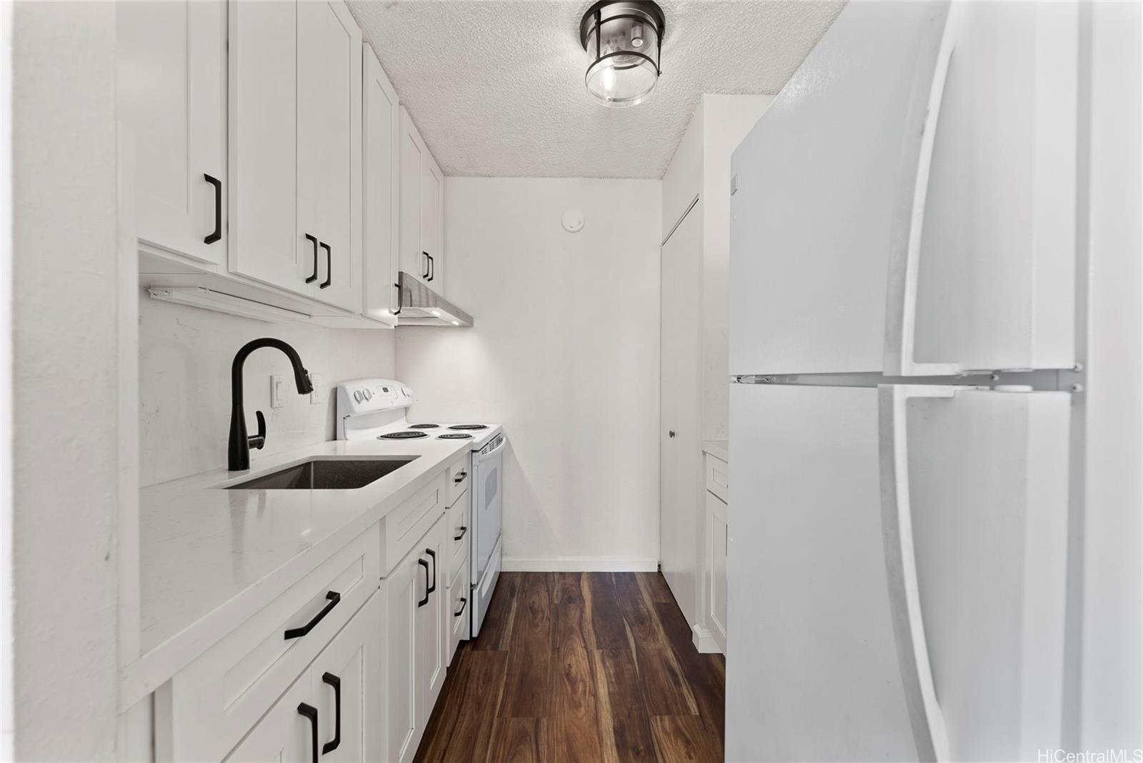 La Casa condo # 1202, Honolulu, Hawaii - photo 3 of 25