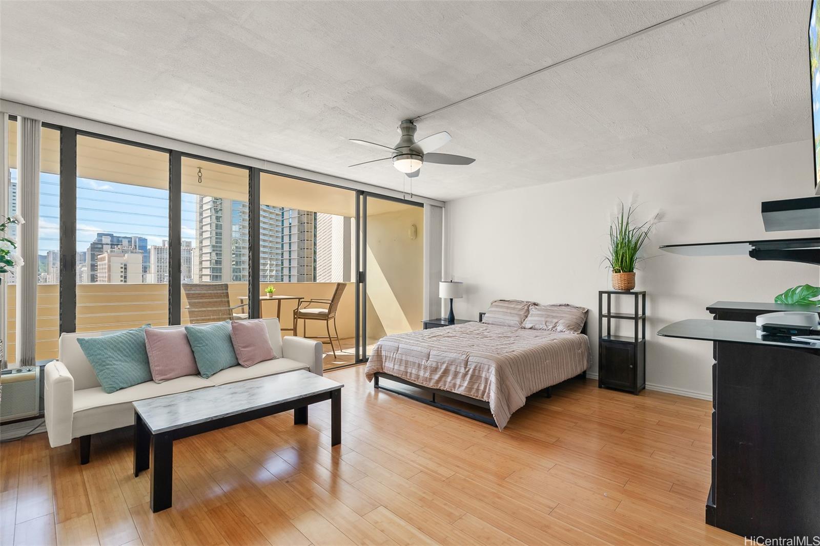 La Casa condo # 1701, Honolulu, Hawaii - photo 2 of 21