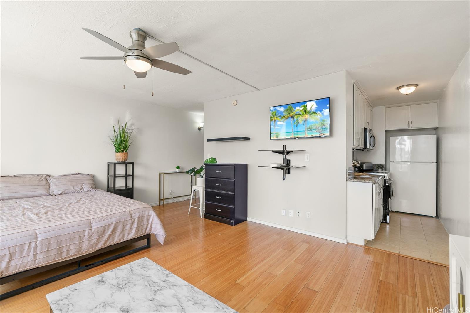 La Casa condo # 1701, Honolulu, Hawaii - photo 4 of 21