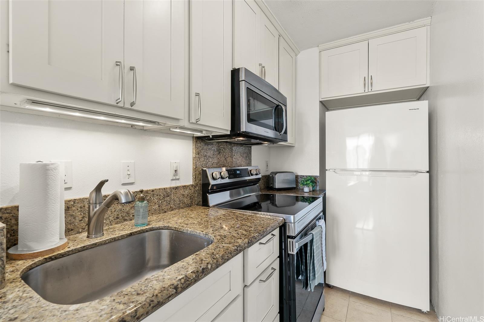 La Casa condo # 1701, Honolulu, Hawaii - photo 7 of 21