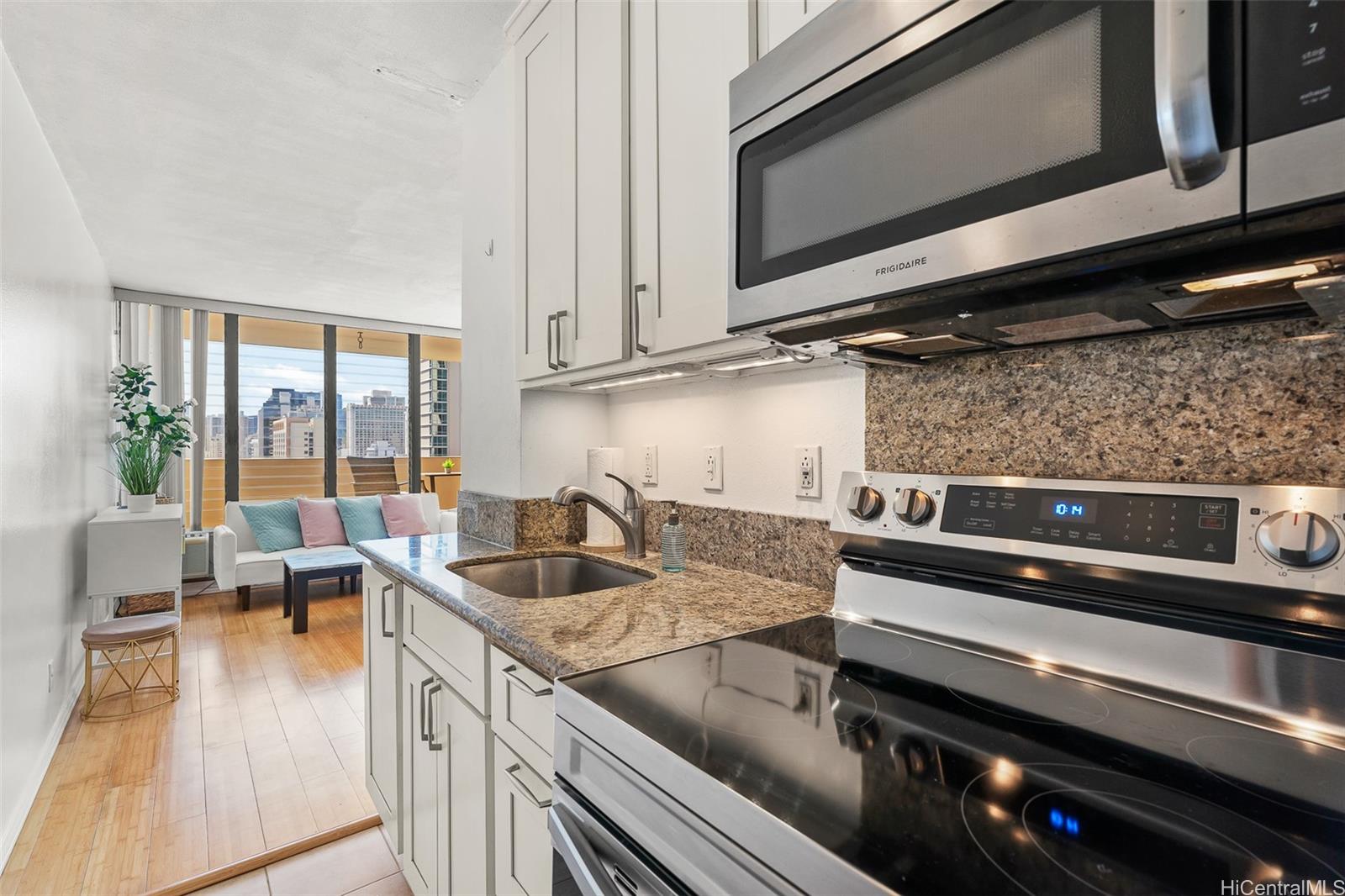 La Casa condo # 1701, Honolulu, Hawaii - photo 8 of 21