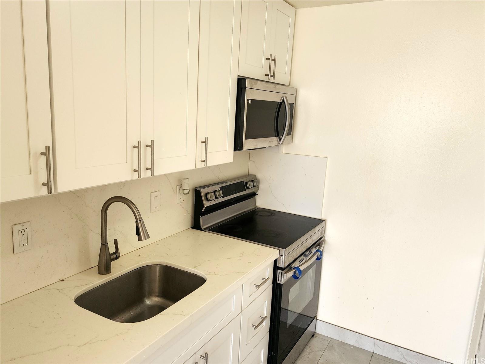 La Casa condo # 2205, Honolulu, Hawaii - photo 2 of 14