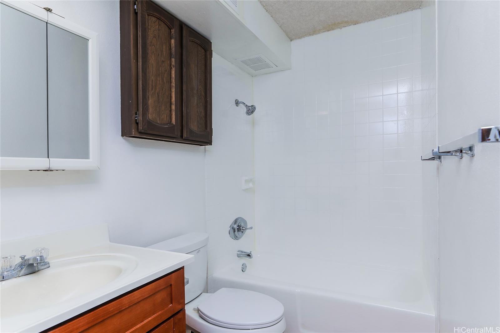 La Casa condo # 2303, Honolulu, Hawaii - photo 13 of 25