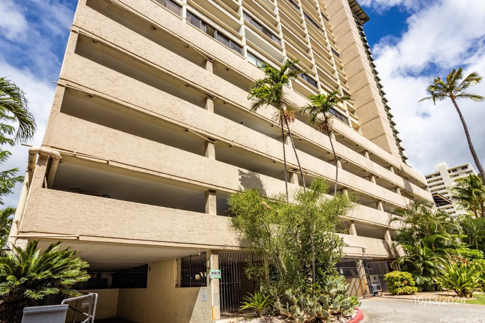 2092 Kuhio Ave Honolulu - Rental - photo 2 of 17