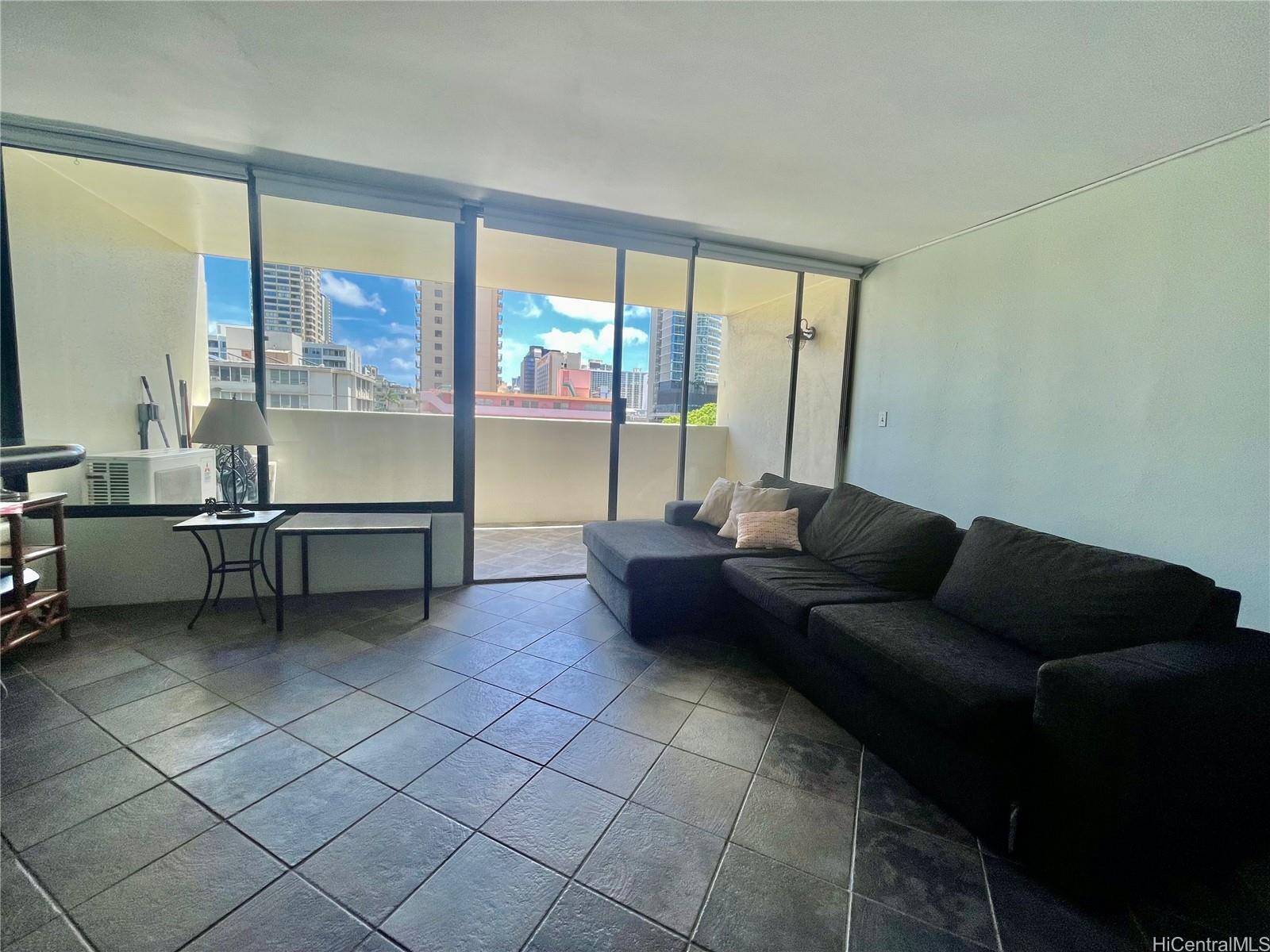 2092 Kuhio Ave Honolulu - Rental - photo 3 of 10