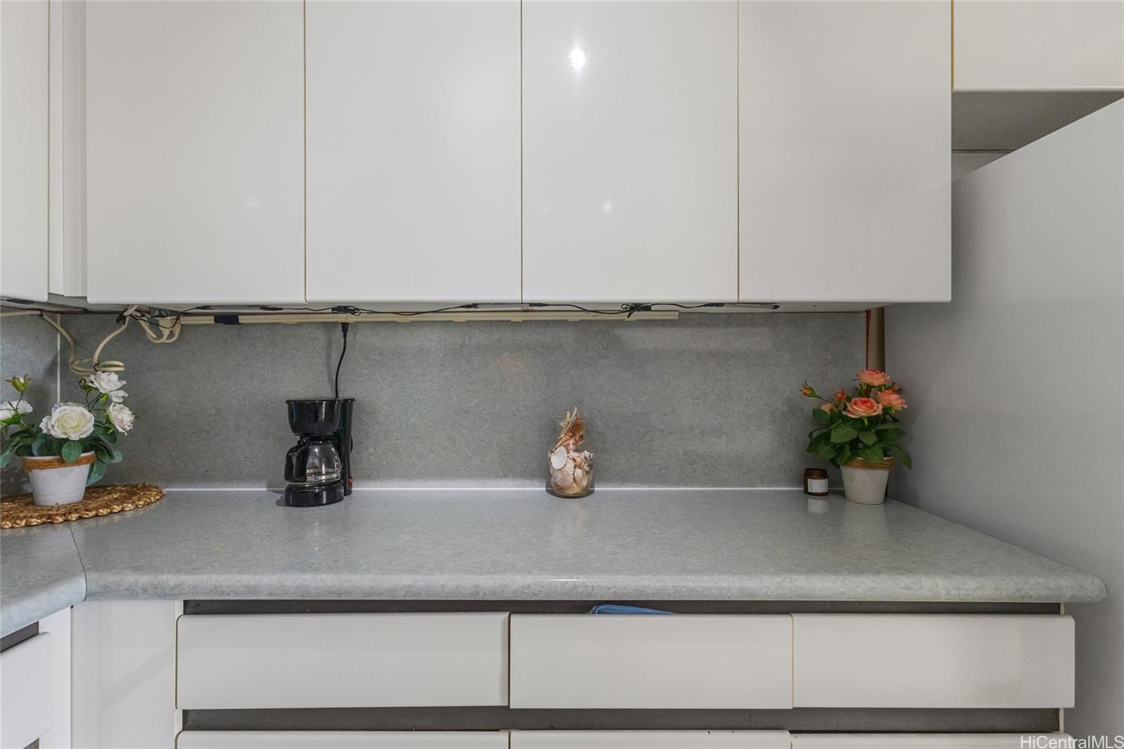 2092 Kuhio Ave Honolulu - Rental - photo 7 of 17